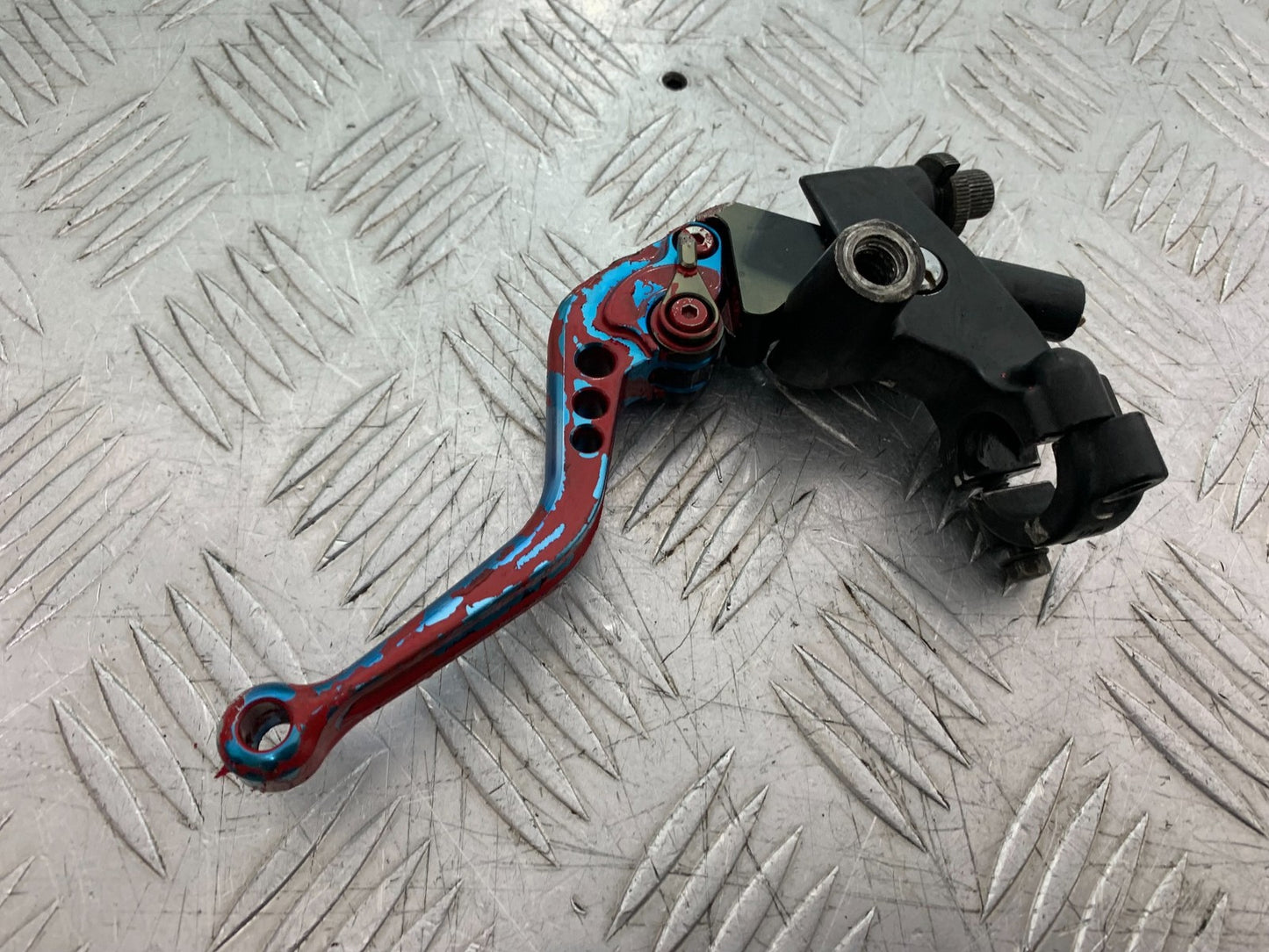 HONDA CB600 CB 600 HORNET CLUTCH LEVER AND BRACKET   YEAR 1998-2002 (CMB1297)