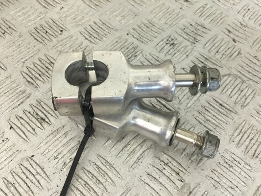 HONDA VTX1300 S BAR CLAMPS  YEAR 2004-09 (STOCK 749)