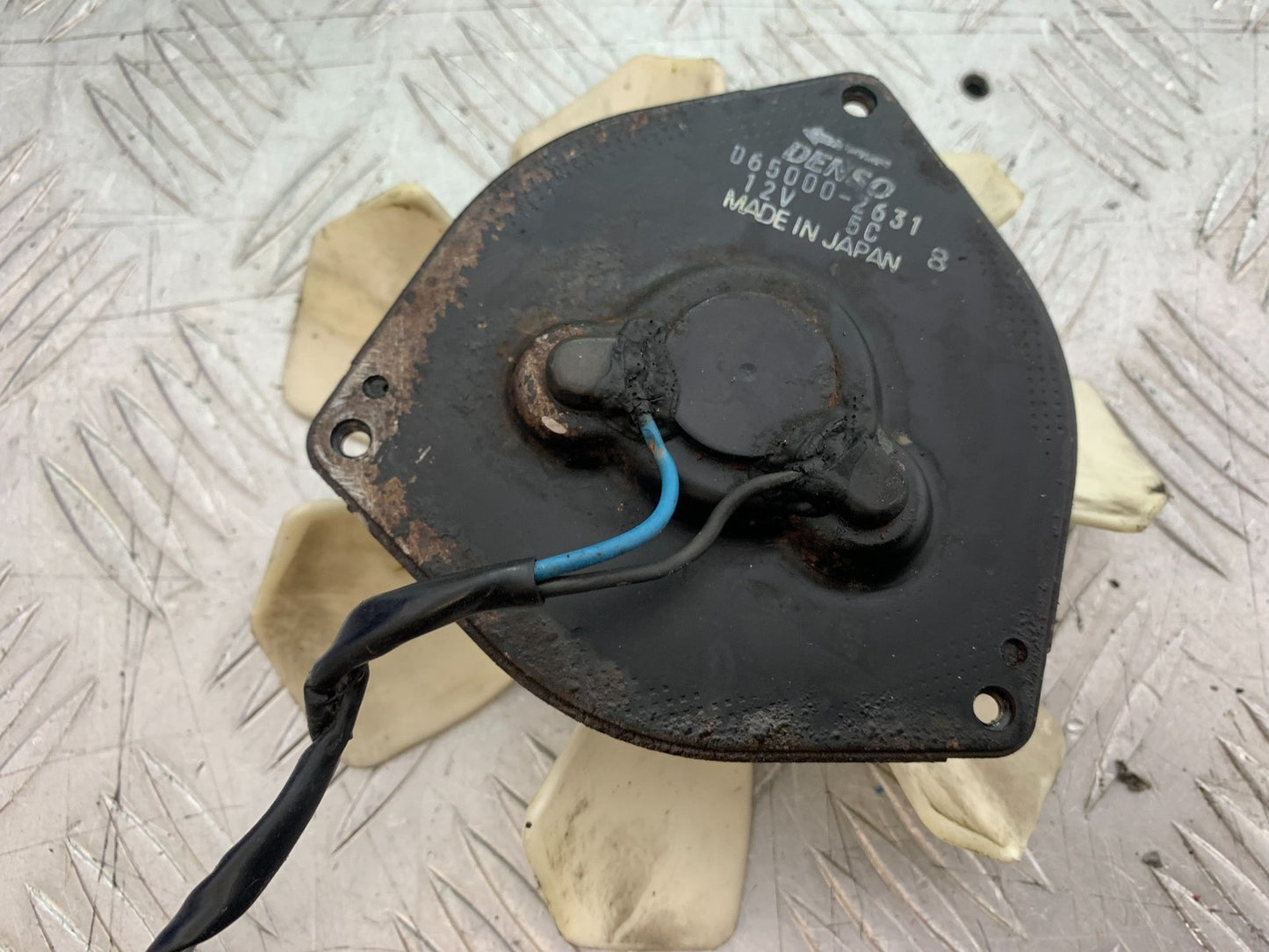 TRIUMPH 955i DAYTONA RADIATOR FAN  YEAR 2002-2006 (CMB1229)
