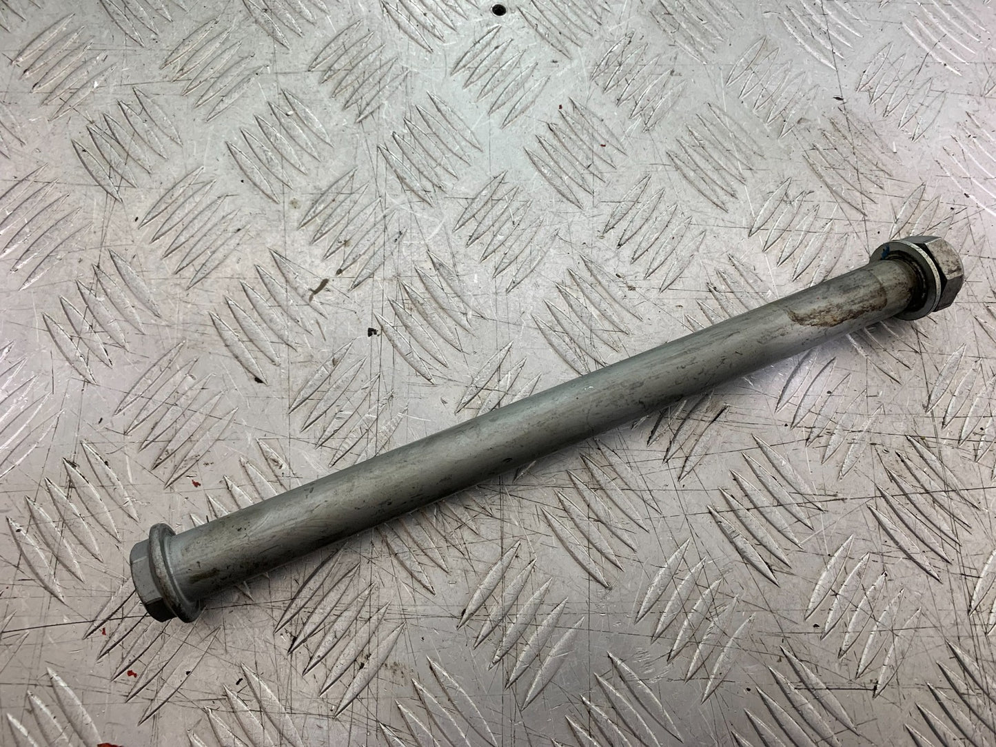 HONDA CBR1000 rr FIREBLADE SWINGARM SPINDLE    2008-2011 (CMB1253)