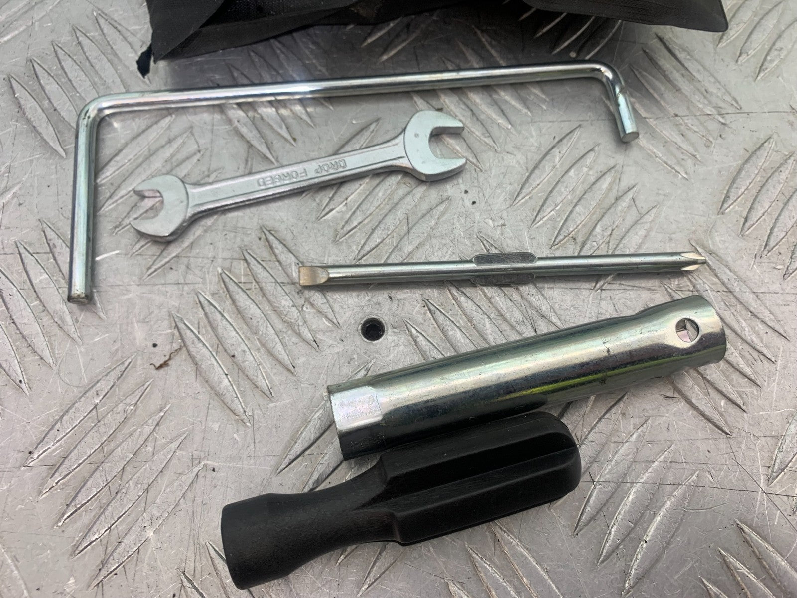 SUZUKI AN 200 UH 200 TOOL KIT YEAR 2007-2009 (CMB1256)
