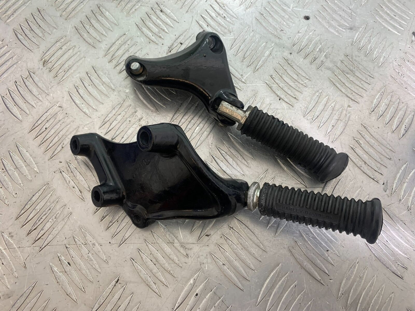 HARLEY DAVIDSON XL883 N IROD PEGS AND BRACKETS YEAR 2020  (CMB1116)