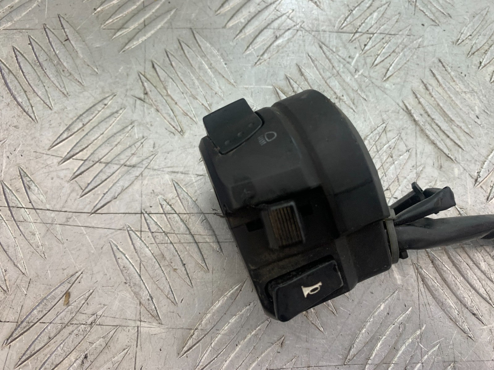 SUZUKI GW250 GW 250 INAZUMA LEFT SWITCH GEAR   YEAR 2013-2018 (CMB1205)
