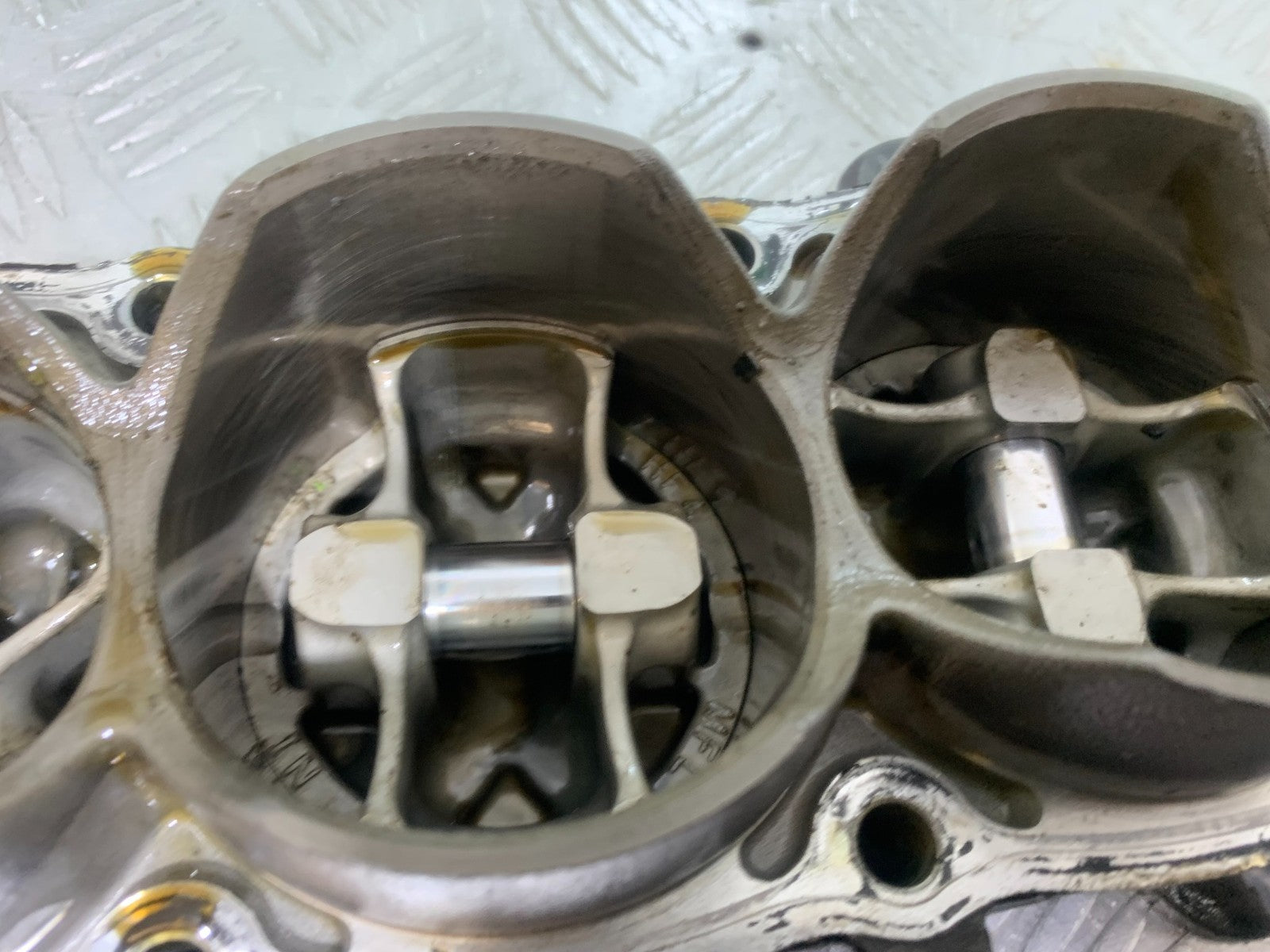 HONDA CBR1000 rr FIREBLADE BARRELS AND PISTONS  2008-2011 (CMB1253)