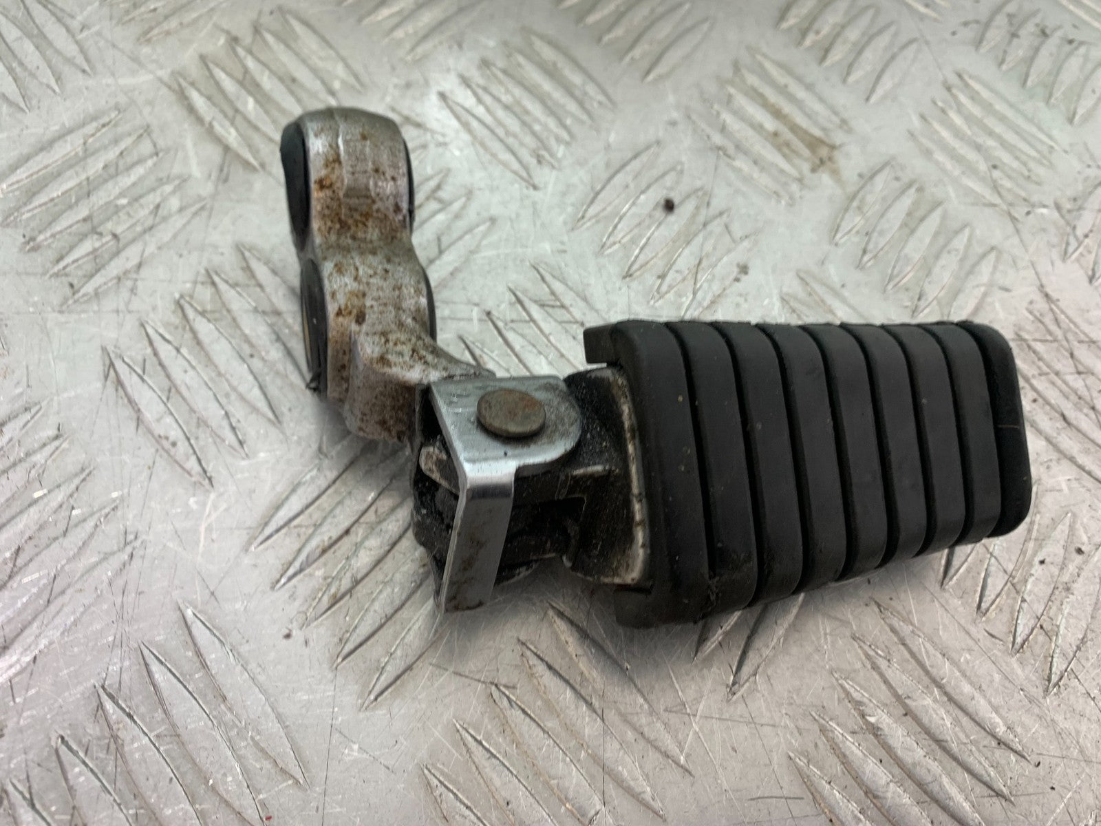 YAMAHA XV1100 XV 1100 VIRAGO FRONT RIGHT FOOTPEG  1990-1999 (CMB1243)