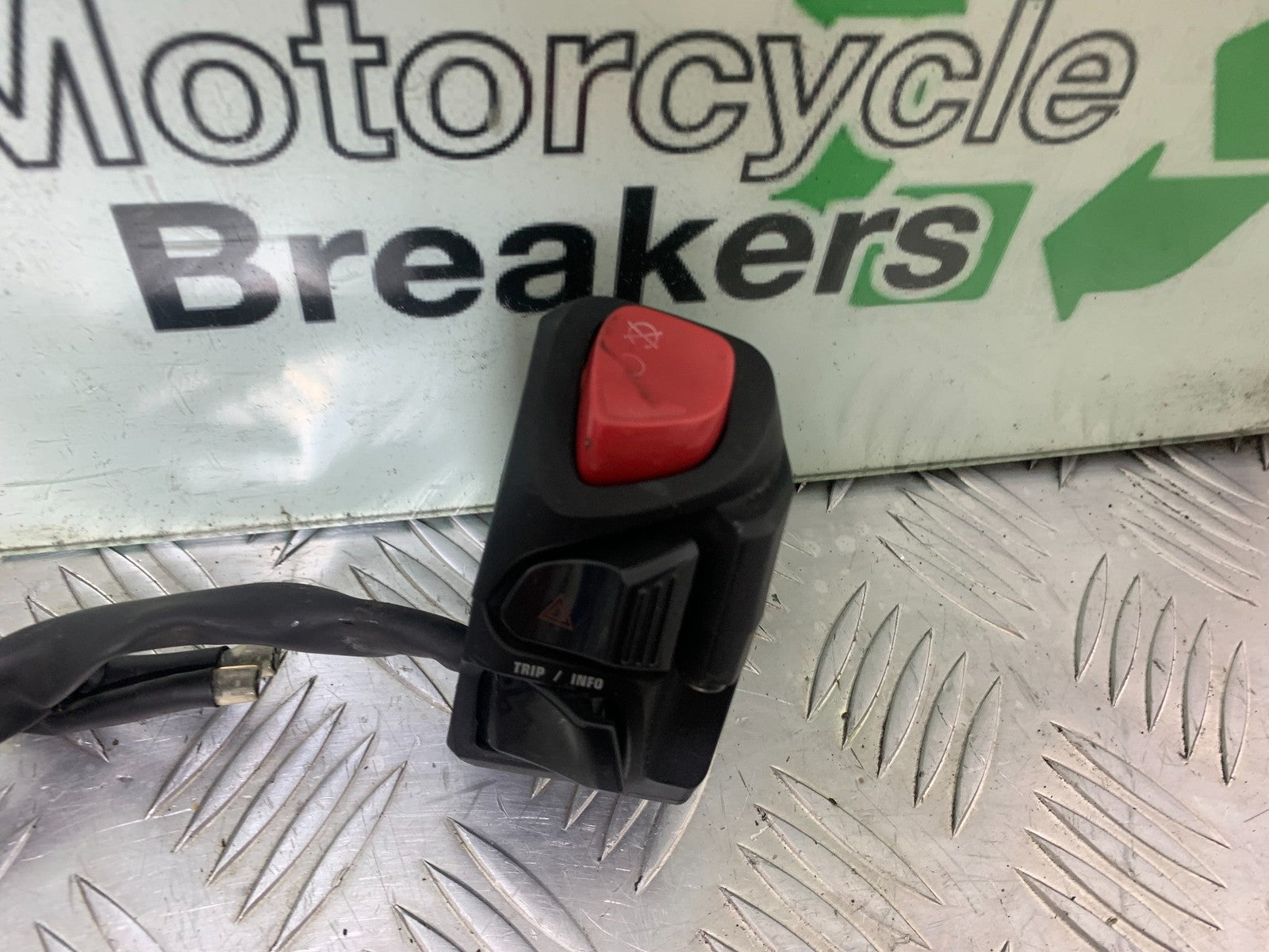 YAMAHA XMAX 300 RIGHT SWITCH GEAR  YEAR 2017-2020 (CMB1218)