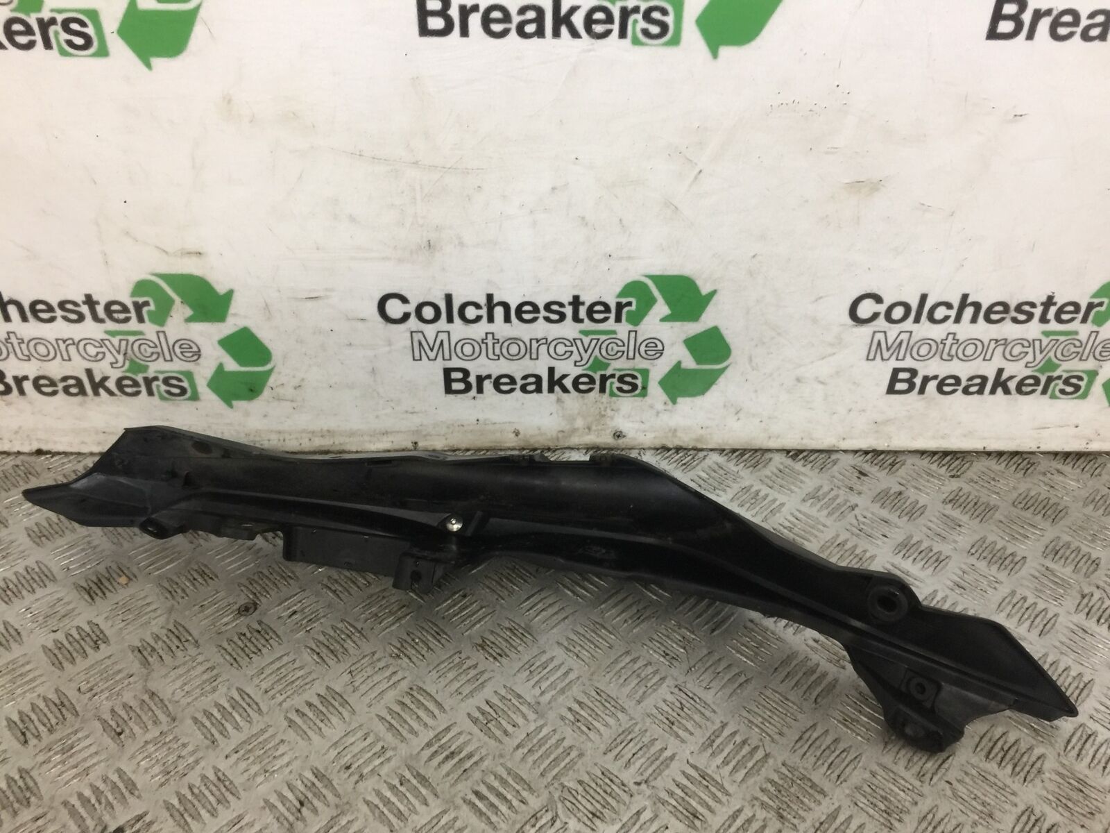 YAMAHA MT07 MT-07 RIGHT SEAT PANEL YEAR 2019 (STOCK 784)