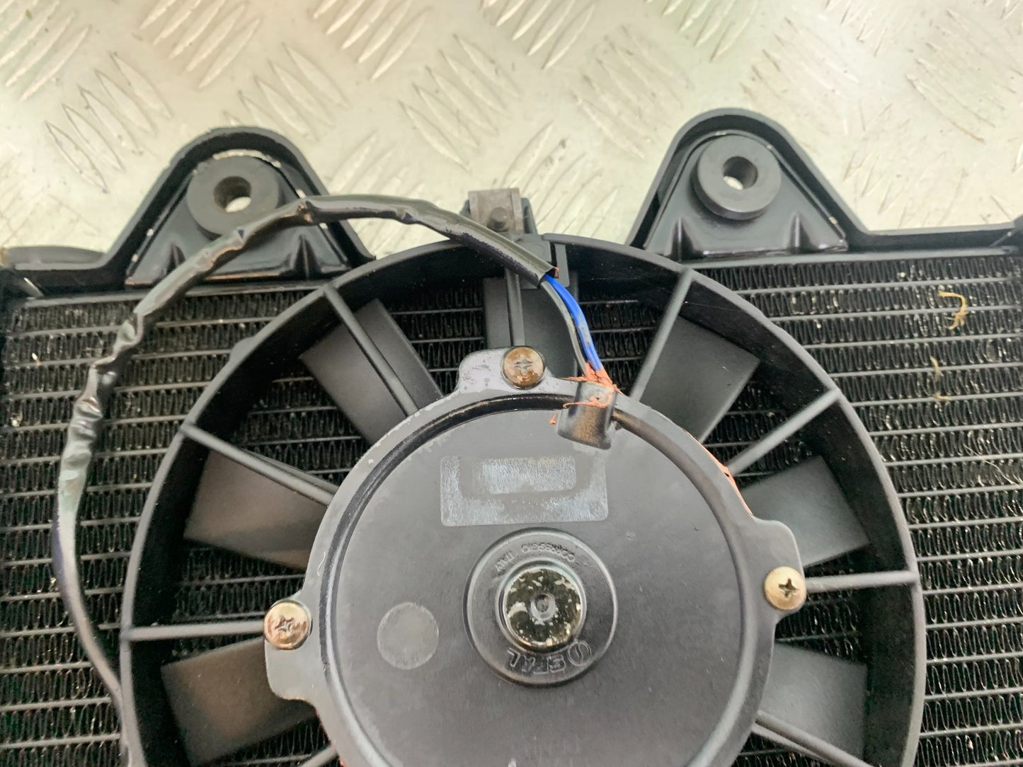 TRIUMPH TROPHY 900 RADIATOR AND FAN   YEAR 1991-95 (CMB1251)
