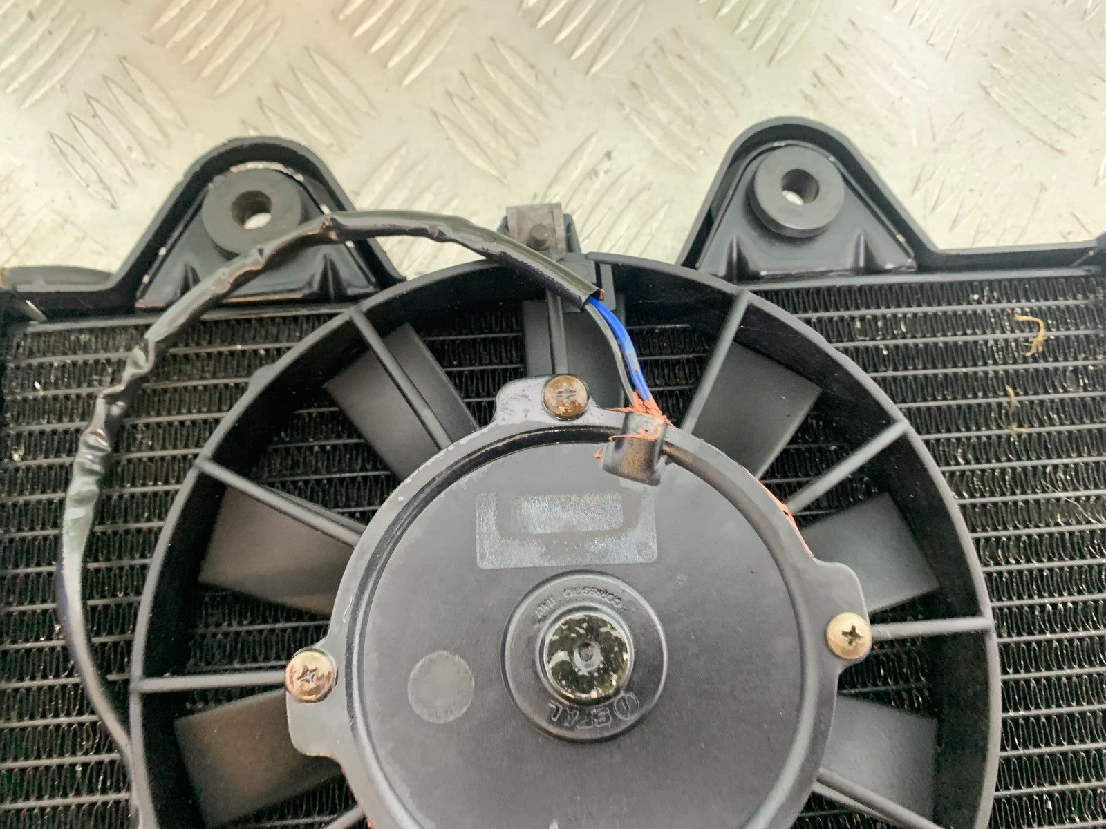TRIUMPH TROPHY 900 RADIATOR AND FAN   YEAR 1991-95 (CMB1251)