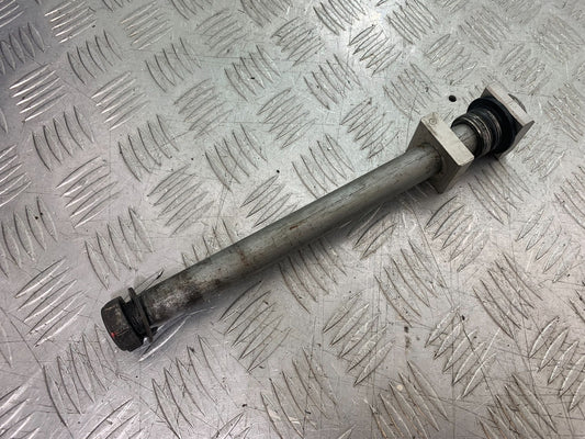 HONDA CBR1000 rr FIREBLADE REAR WHEEL SPINDLE  2012-2016 (CMB1280)