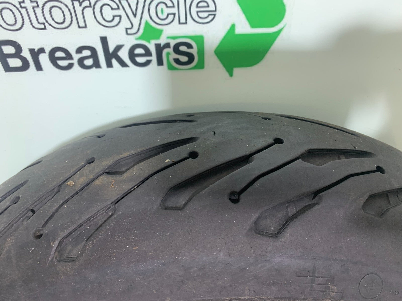 YAMAHA YZF1000 THUNDERACE REAR WHEEL (GOOD TYRE) YEAR 1997-2000 (CMB1204)