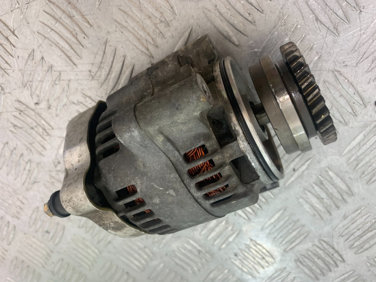 SUZUKI GSX750 INAZUMA ALTERNATOR   YEAR 1998-2003 (CMB1308)