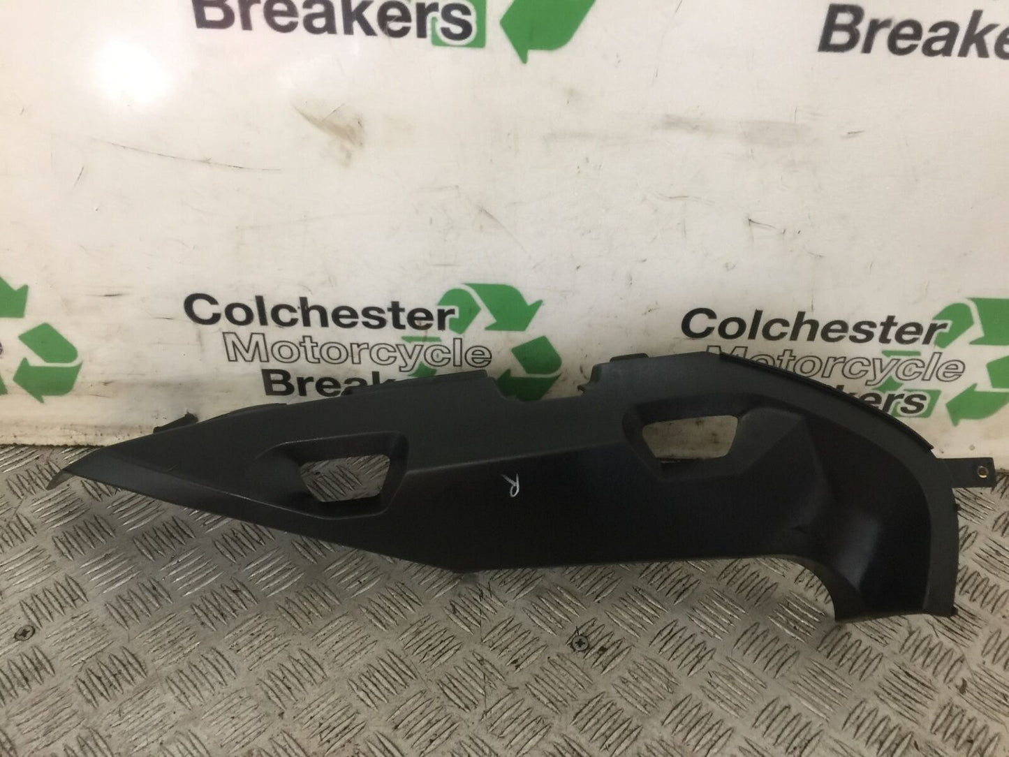 TRIUMPH TROPHY 1215 SE RIGHT PANEL   2012-2017 (STOCK 740)