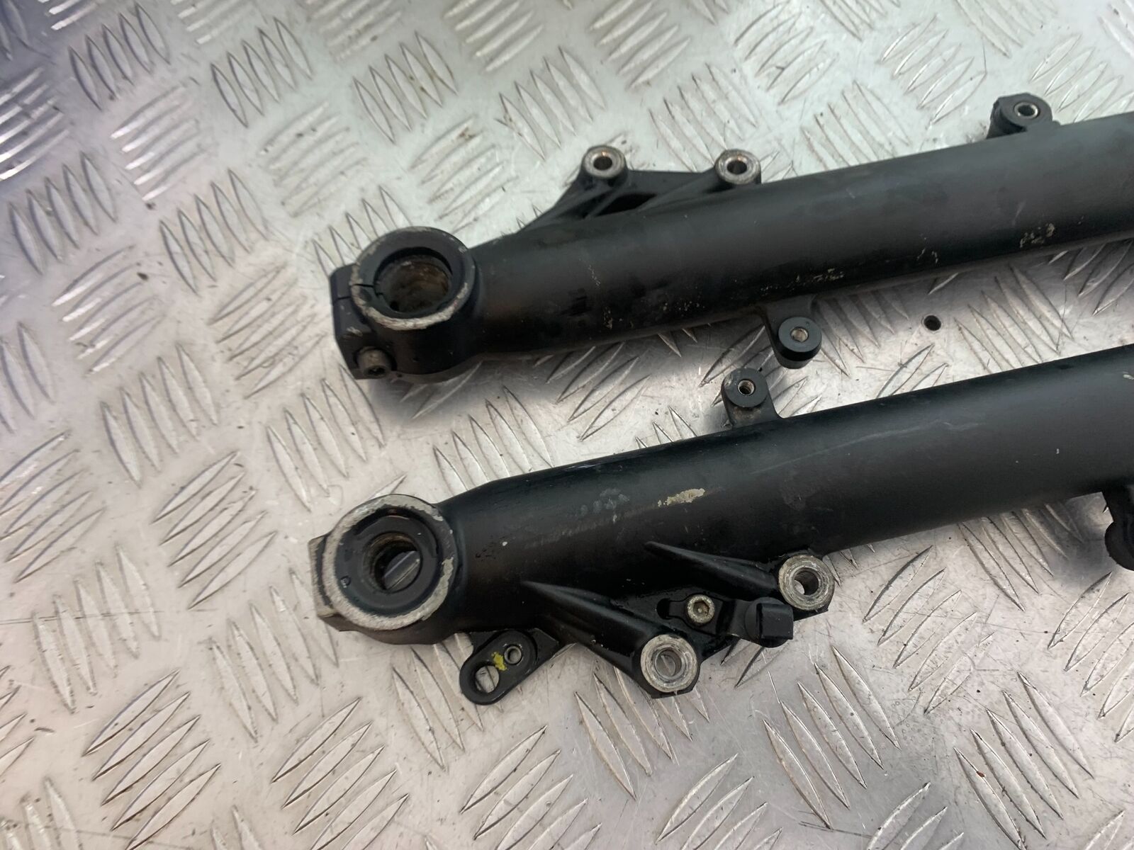 KAWASAKI Z650 ER650 KNFAN FORK BOTTOMS  YEAR 2022-2024 (CMB1112)