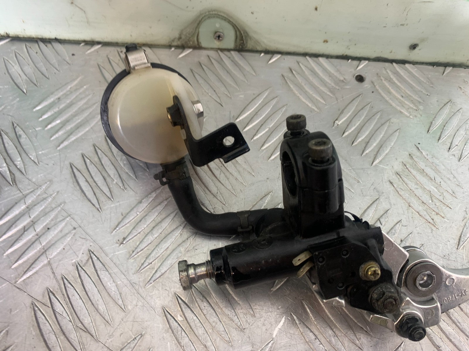 TRIUMPH 1050 SPRINT ST FRONT MASTER CYLINDER   YEAR 2004-2007 (CMB1197)