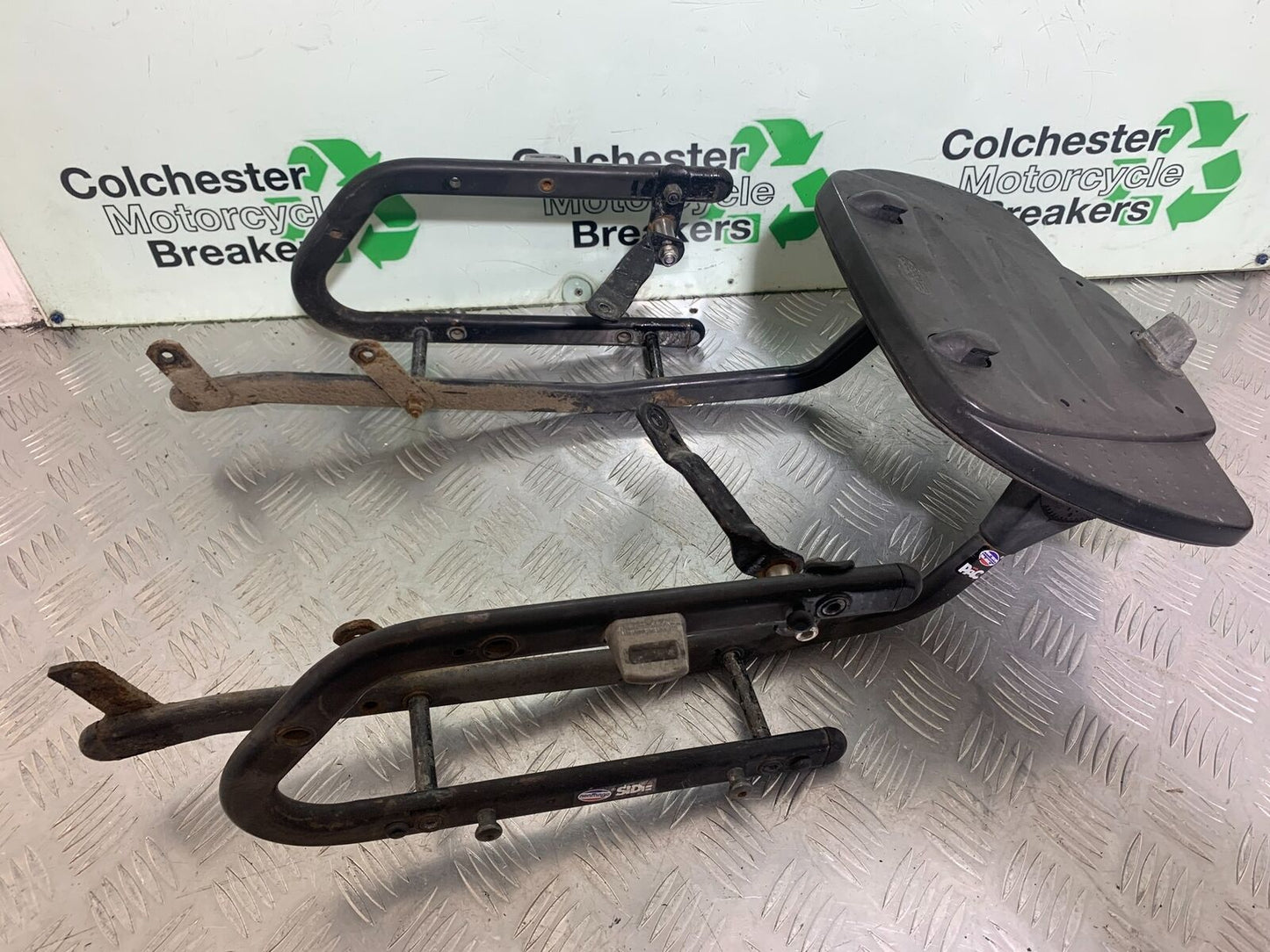 TRIUMPH 955i SPRINT ST PANNIER RAIL   YEAR 1999-2004 (CMB1124)