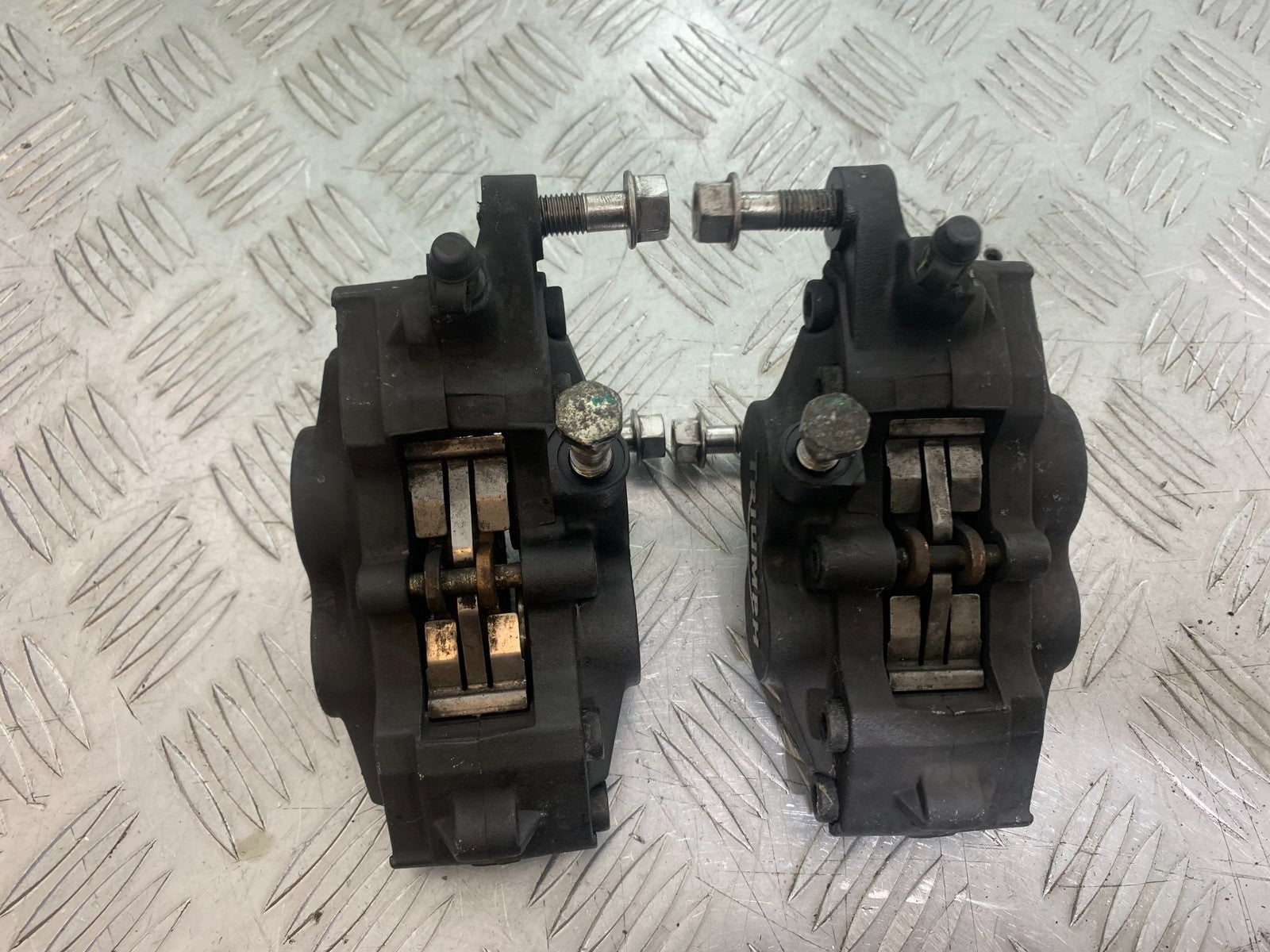 TRIUMPH 955i SPRINT ST FRONT BRAKE CALIPERS  1999-2004 (CMB1176)