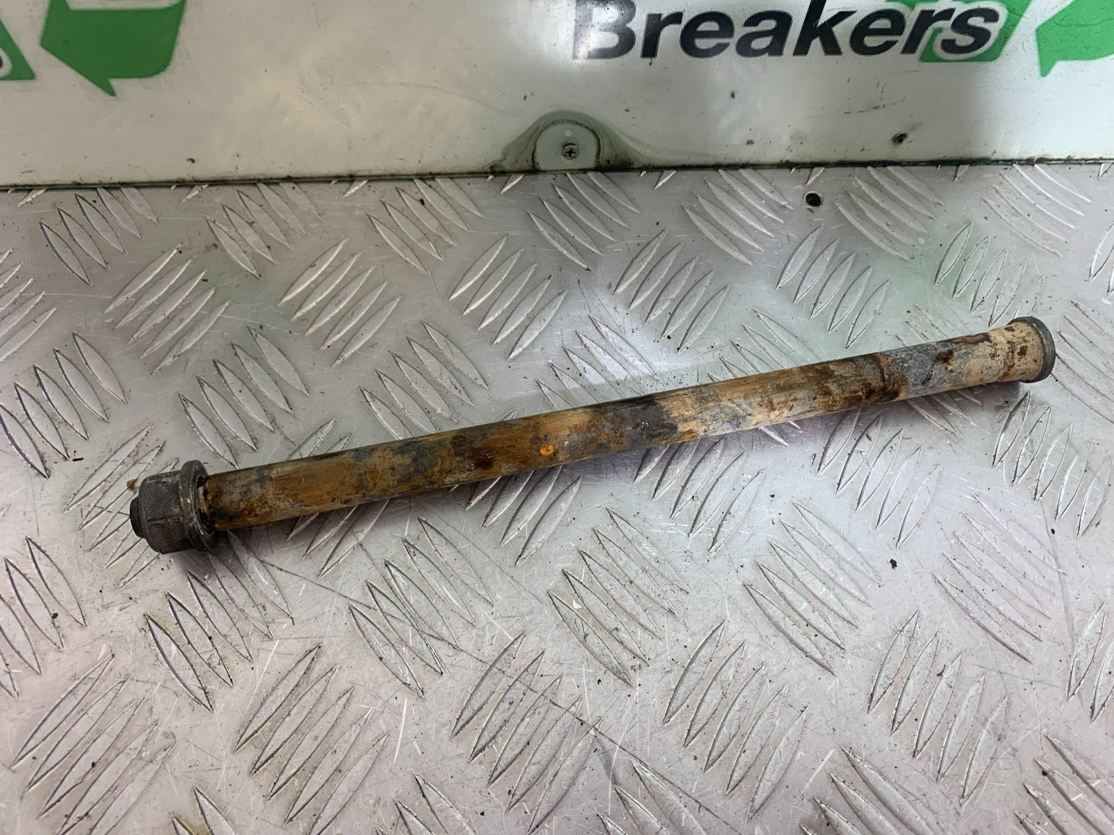 HONDA VFR750 VFR 750 SWINGARM SPINDLE   YEAR 1994-1997 (CMB1156)