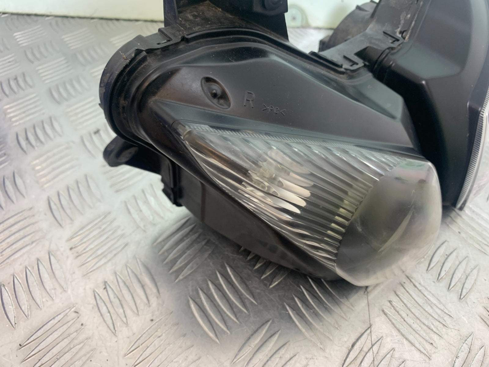 KAWASAKI ZX6R HEADLIGHT  YEAR 2009-2012 (CMB1136)