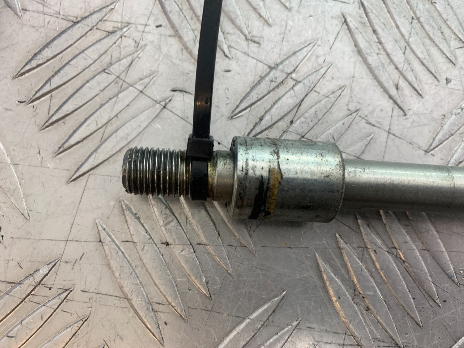 PIONEER NEVADA XF125 FRONT WHEEL SPINDLE   YEAR 2009 (CMB1214)