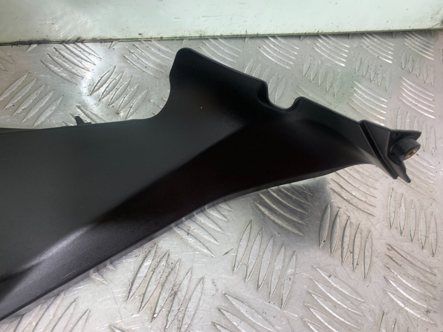 DUCATI 1299 PANIGALE RIGHT TOP FAIRING INFILL PANEL YEAR 2016 (CMB 1187)