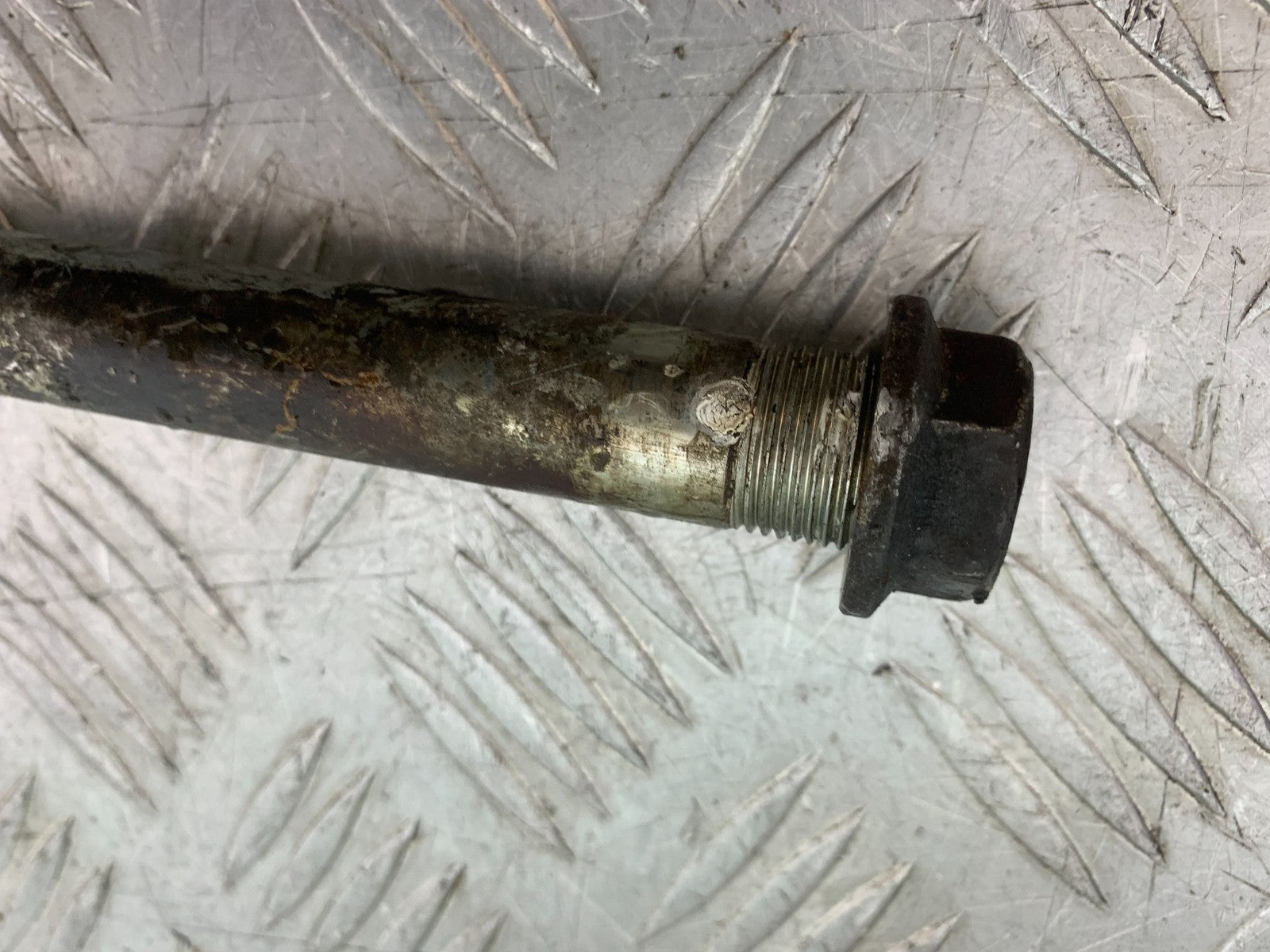 KAWASAKI ER6 F ER6F SWINGARM SPINDLE  YEAR 2005-2008 (CMB1277)