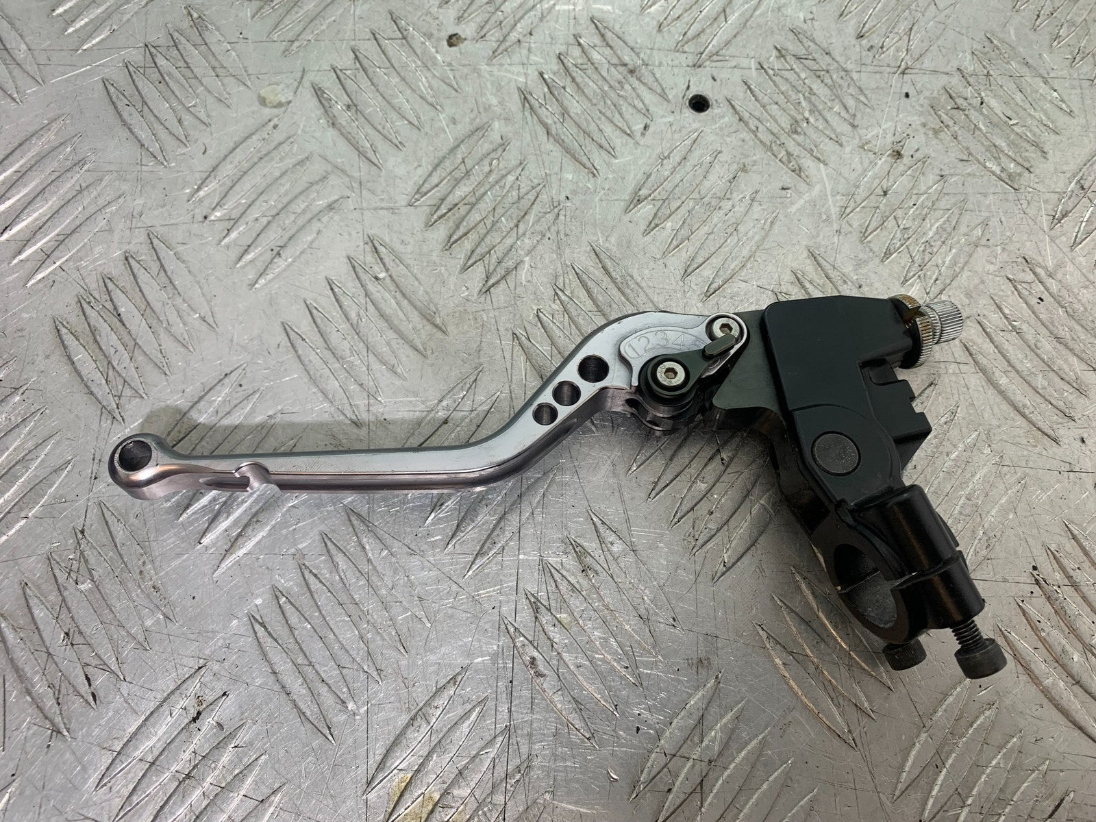 TRIUMPH 1050 SPRINT GT CLUTCH LEVER AND BRACKET  YEAR 2010-2016 (CMB1250)