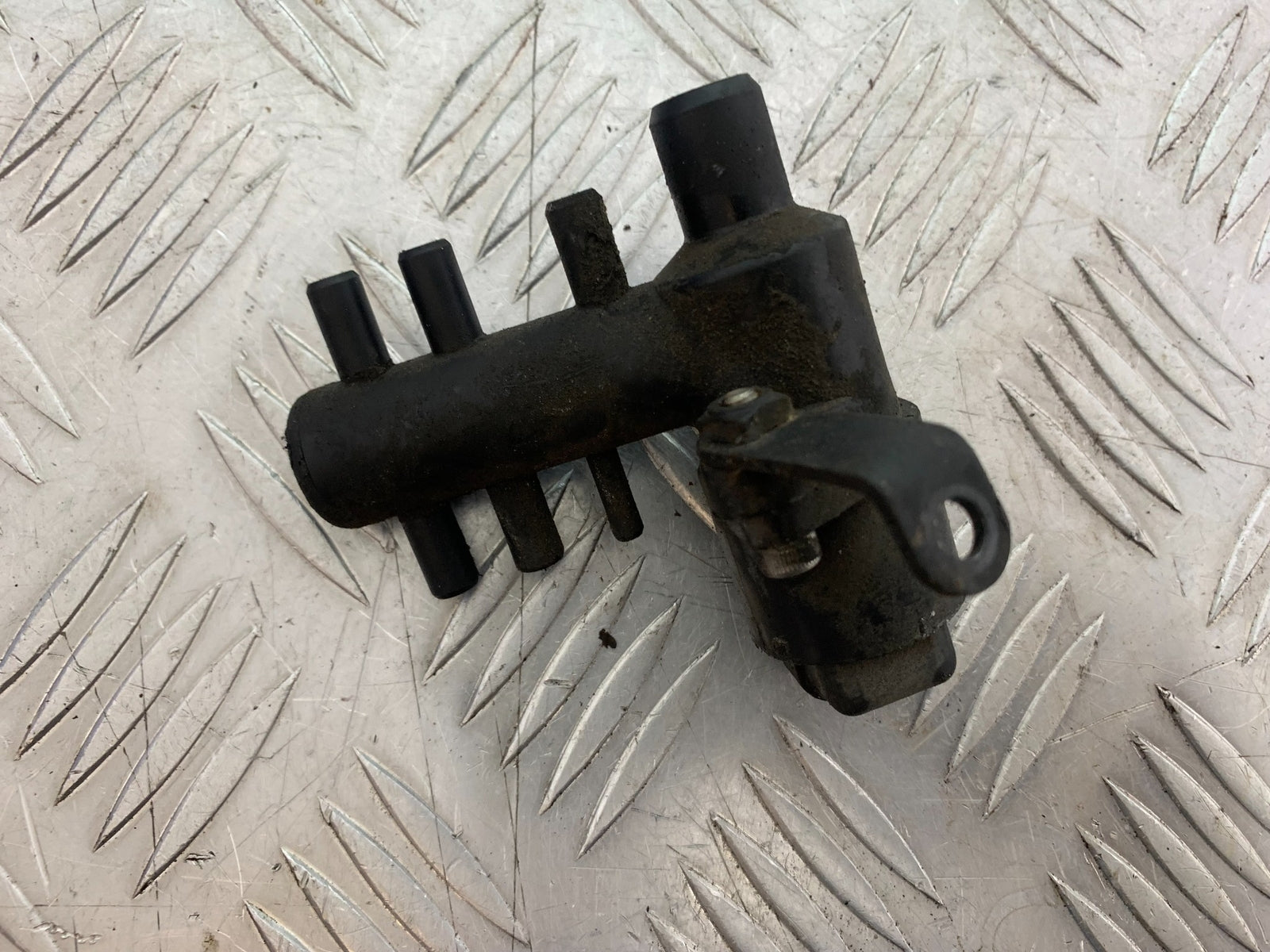 TRIUMPH T509 SPEED TRIPLE AIR VALVE YEAR 1997-1998 (CMB1144)