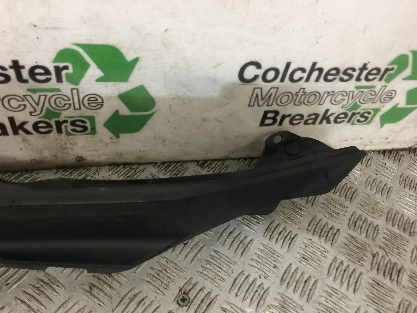 YAMAHA MT07 MT-07 RIGHT SEAT PANEL YEAR 2019 (STOCK 784)