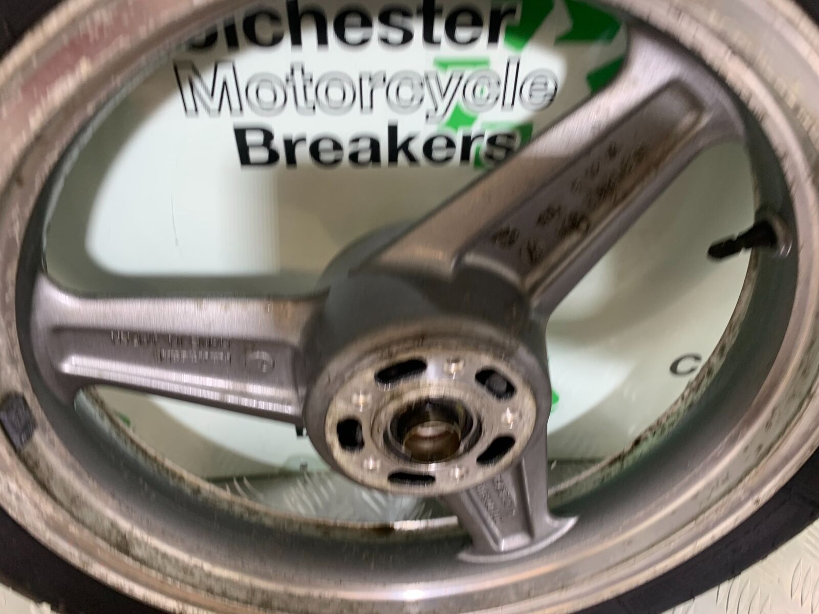 KAWASAKI ZR 750 ZEPHYR FRONT WHEEL  YEAR 1991-95 (CMB1008)