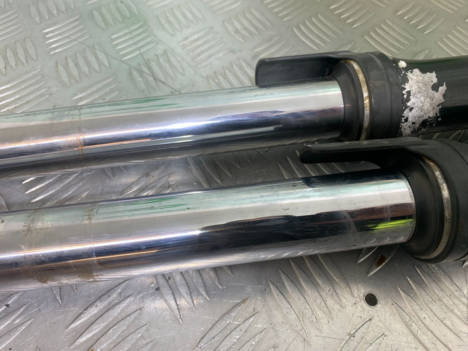 YAMAHA XJR1300 XJR 1300 FORKS   YEAR 1999-2003 (CMB1119)