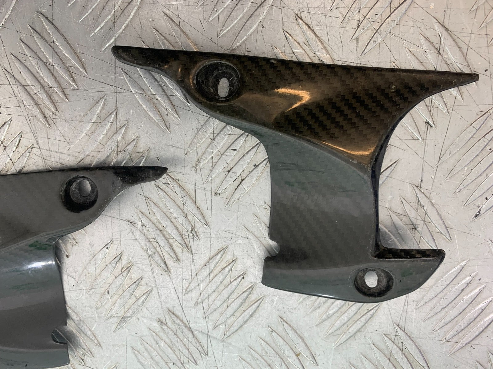 YAMAHA YZF R1 4C8 LEFT AND RIGHT CARBON INFILLS   YEAR 2007-2008 (CMB1237)