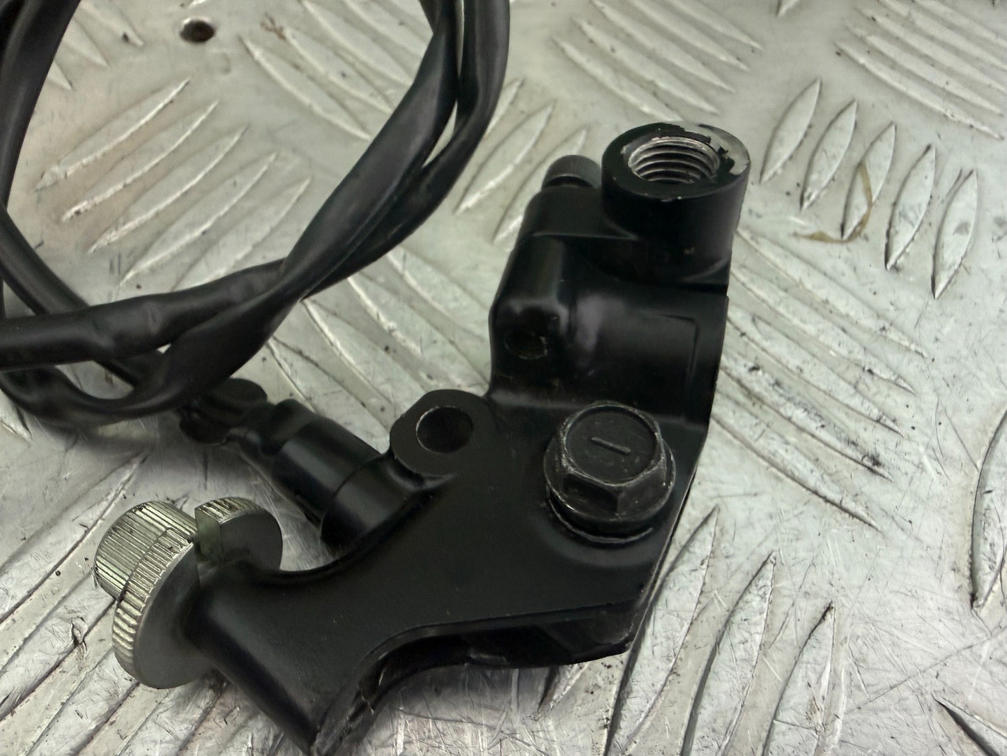 YAMAHA XT660 X OEM CLUTCH LEVER BRACKET YEAR 2004-2016 CMB1318