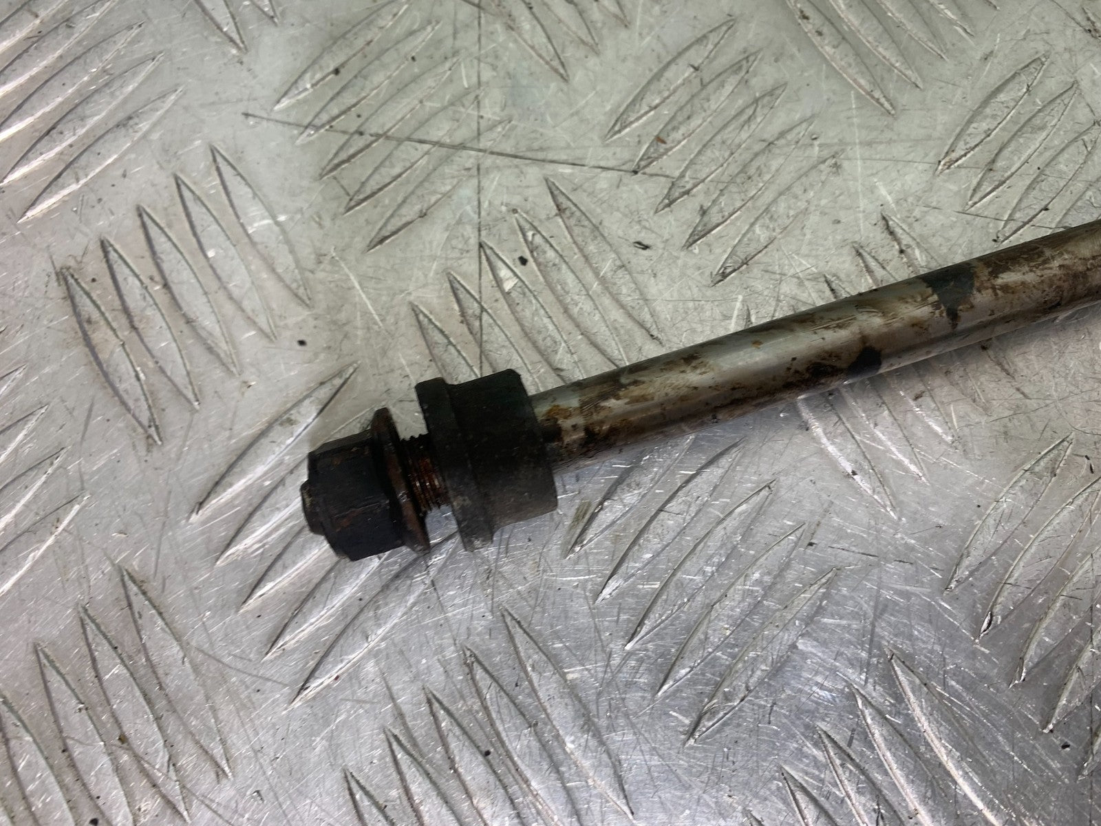 HONDA GL500 GL 500 SILVERWING REAR WHEEL SPINDLE  YEAR 1981-82 (CMB1168)