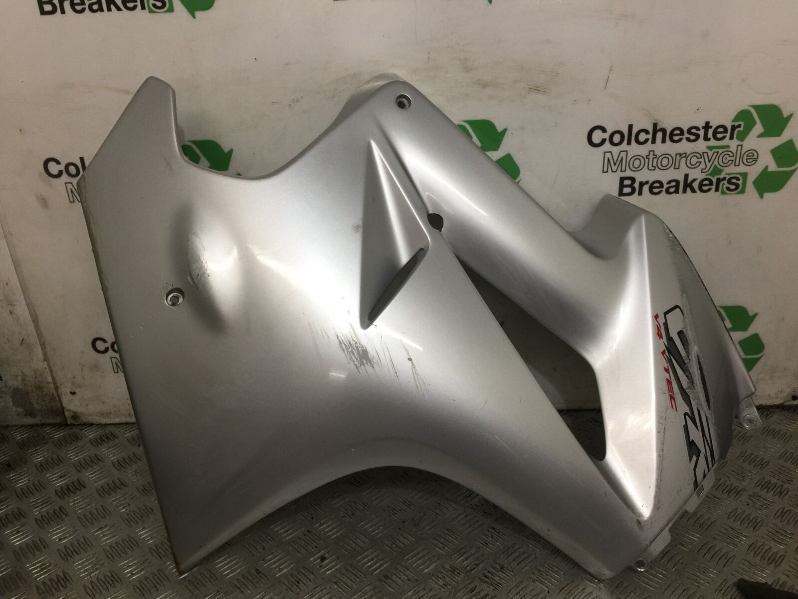 HONDA VFR800 VFR 800 V TEC RIGHT FAIRING PANEL  YEAR 2002 (STOCK 785)