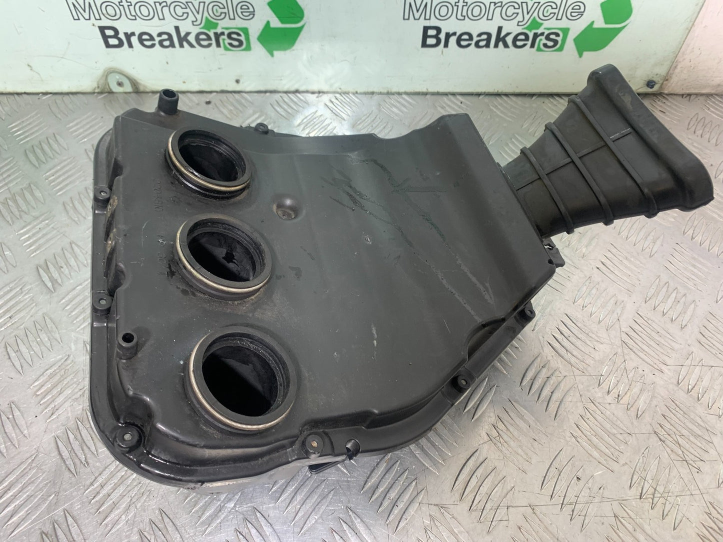 TRIUMPH 1050 SPRINT ST AIRBOX  YEAR 2004-2007 (CMB1197)