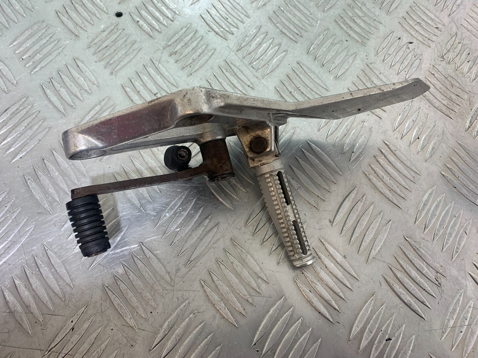 HONDA CBR600 CBR 600 F2 FRONT LEFT HANGER  YEAR 1991-1994(CMB1133)
