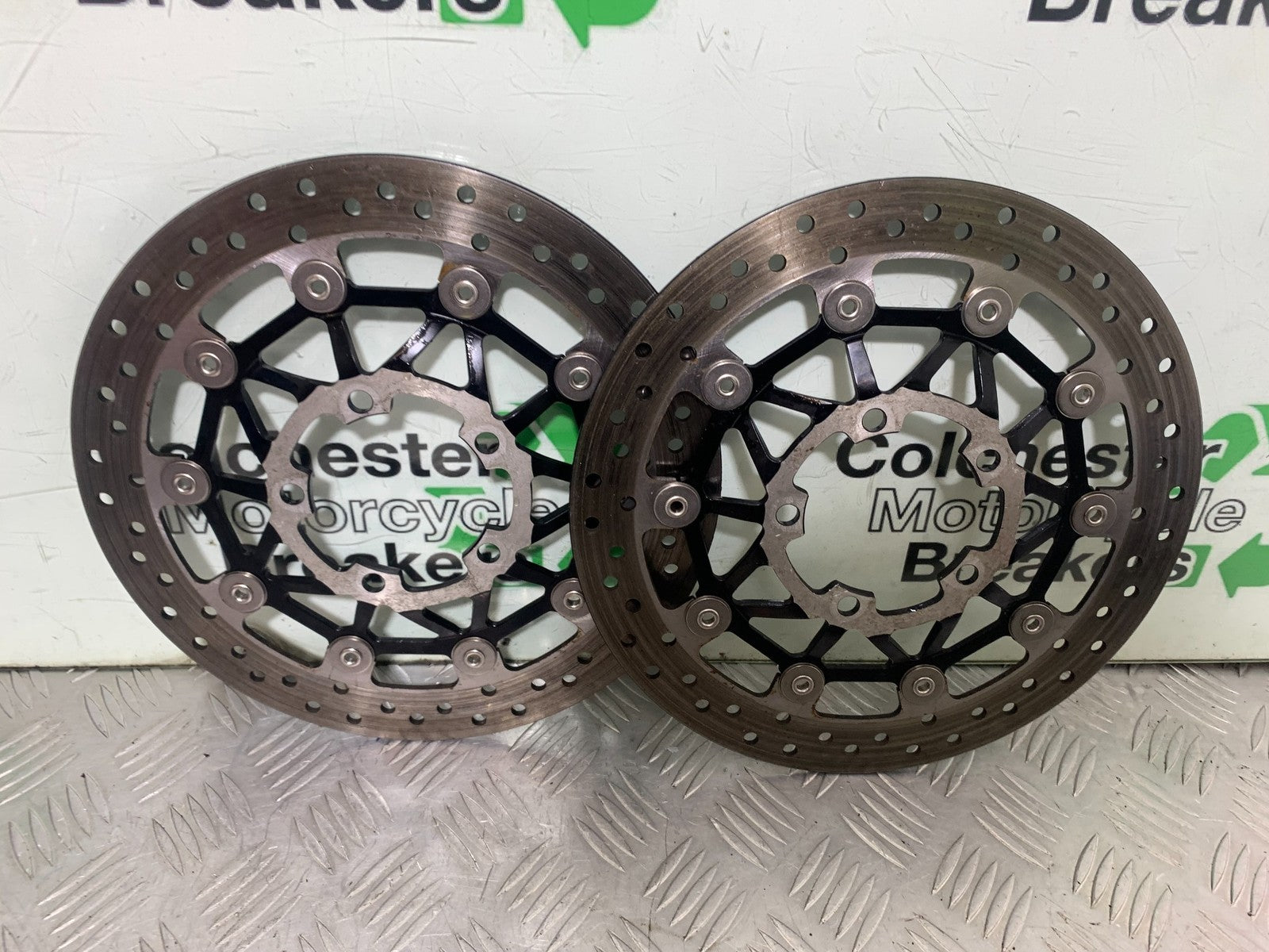 TRIUMPH 675 STREET TRIPLE R FRONT BRAKE DISCS  YEAR 2013 - 2016 (CMB1221)