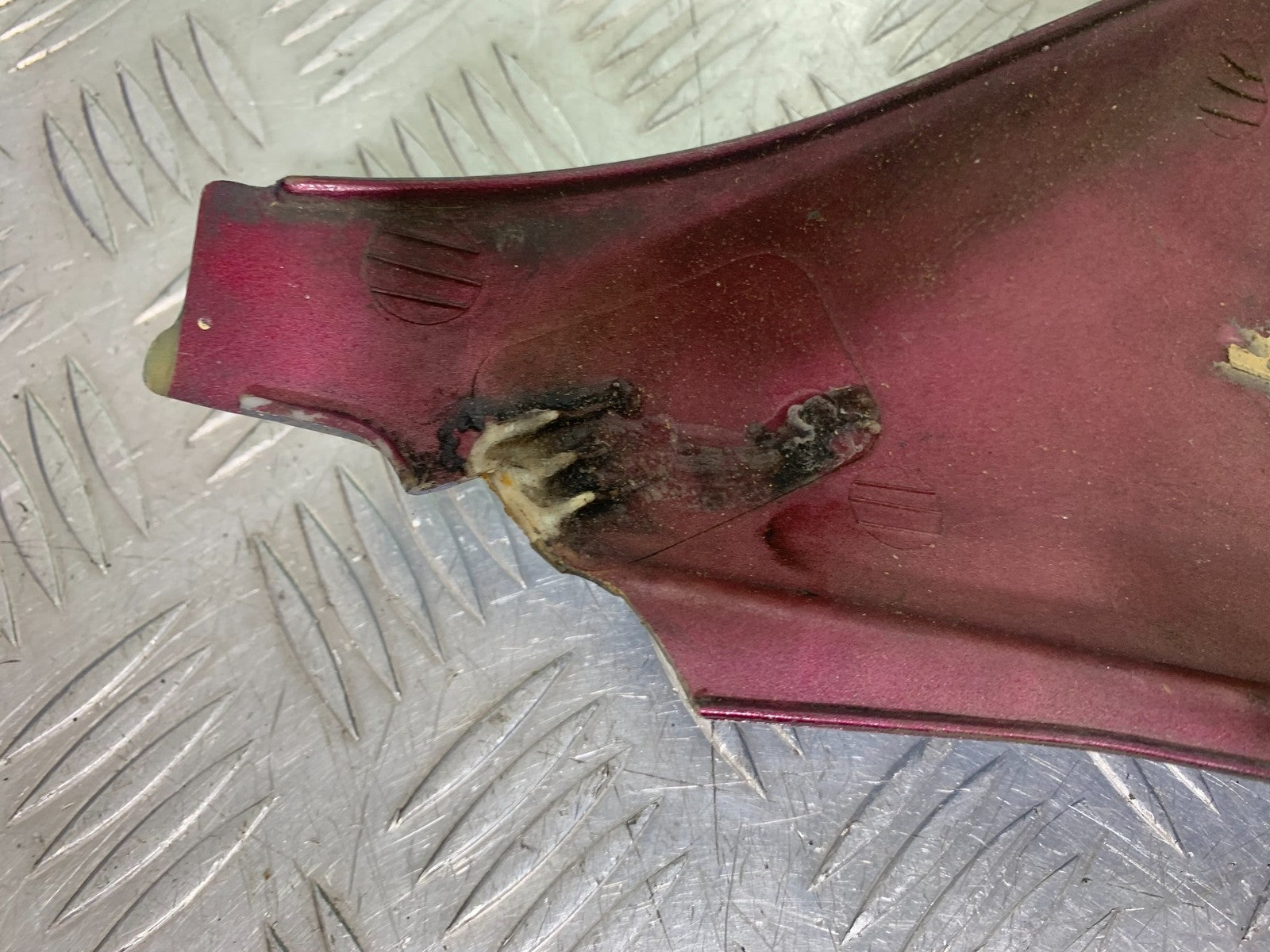HONDA GL500 GL 500 SILVERWING RIGHT SEAT PANEL   YEAR 1981-82 (CMB1168)