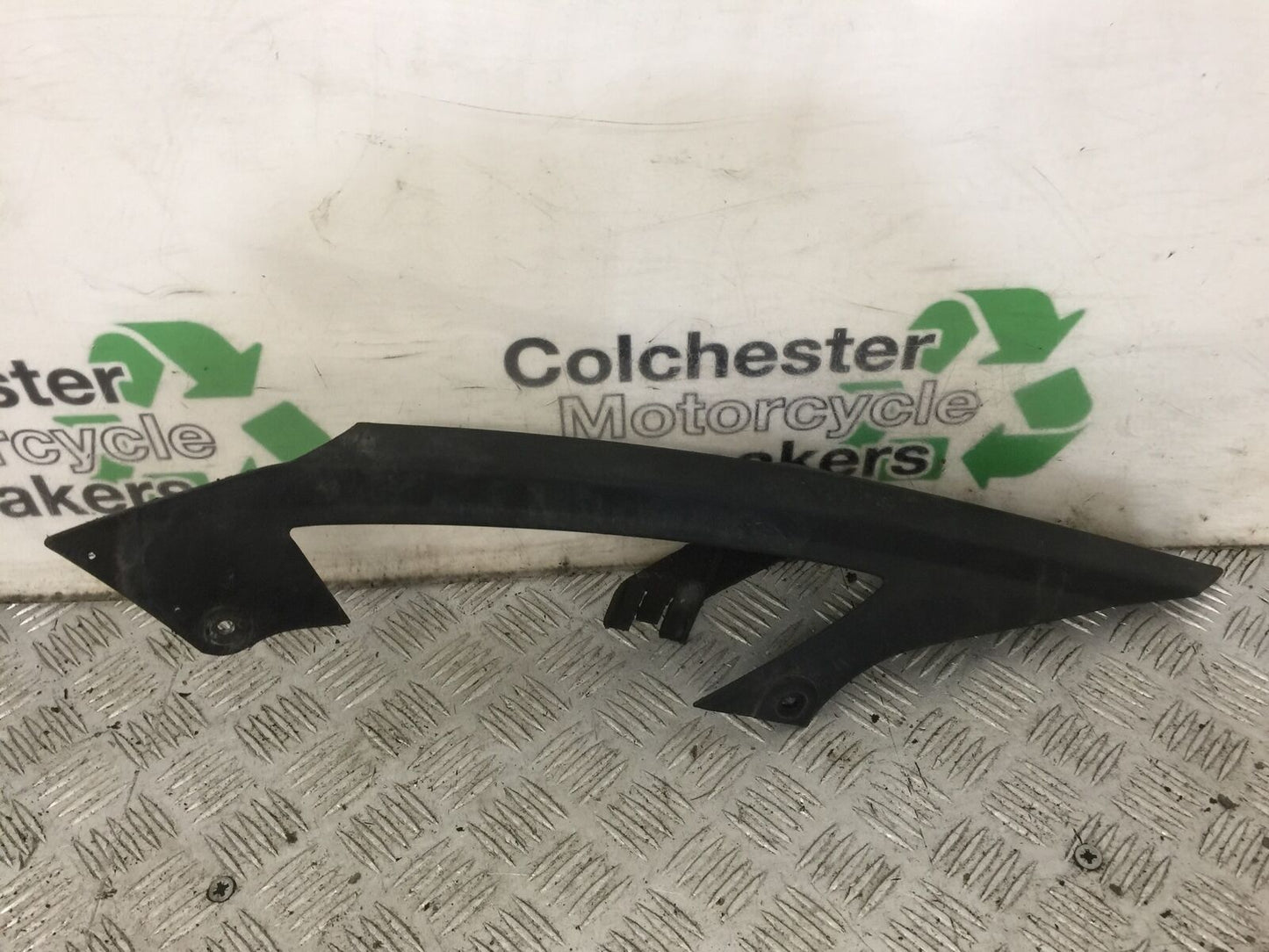 KAWASAKI ZZR1400 ZZR 1400 CHAIN GUARD  YEAR 2007-11(STOCK 893)