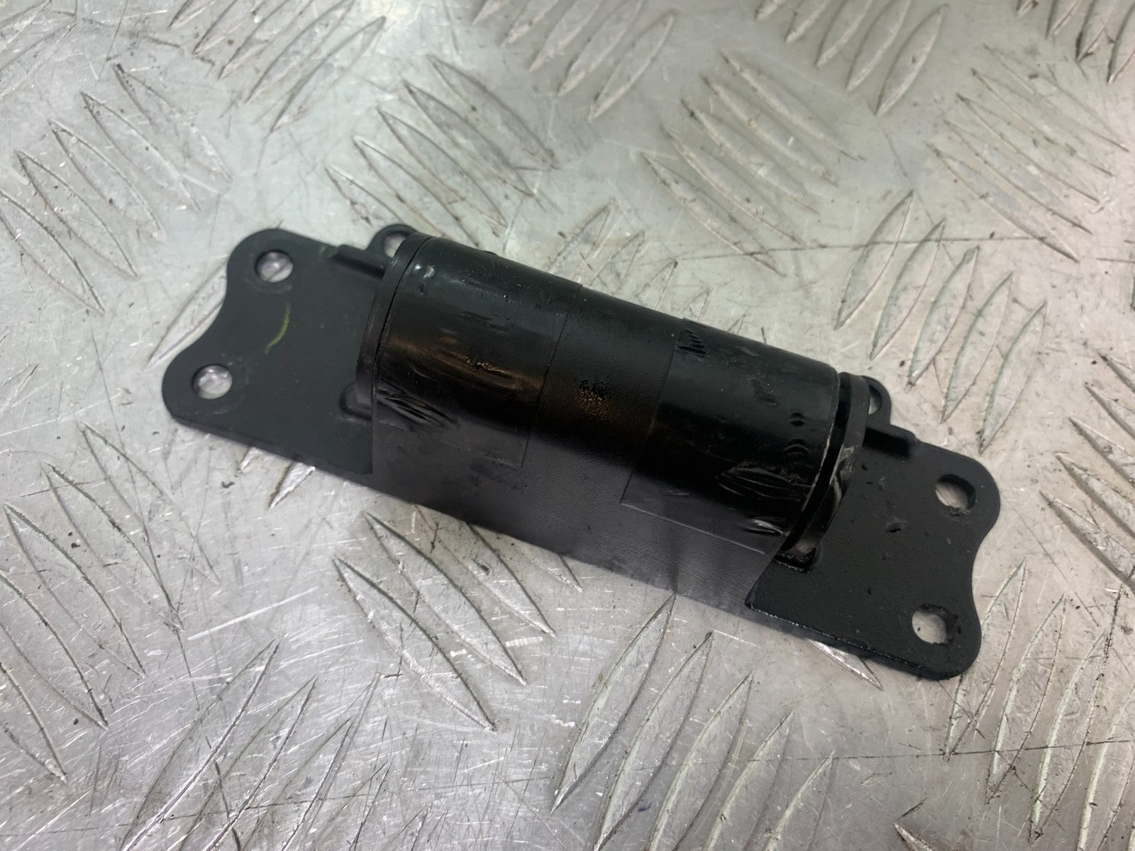 YAMAHA YZF R1 14 B BIG BANG TANK BRACKET   2009-14 (CMB1175)