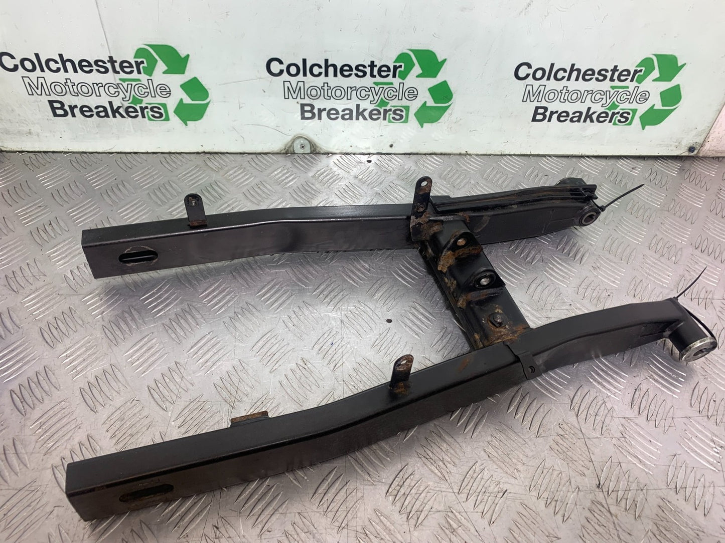 YAMAHA XJ6 XJ6-S SWINGARM  YEAR 2009-2015  (CMB1212)