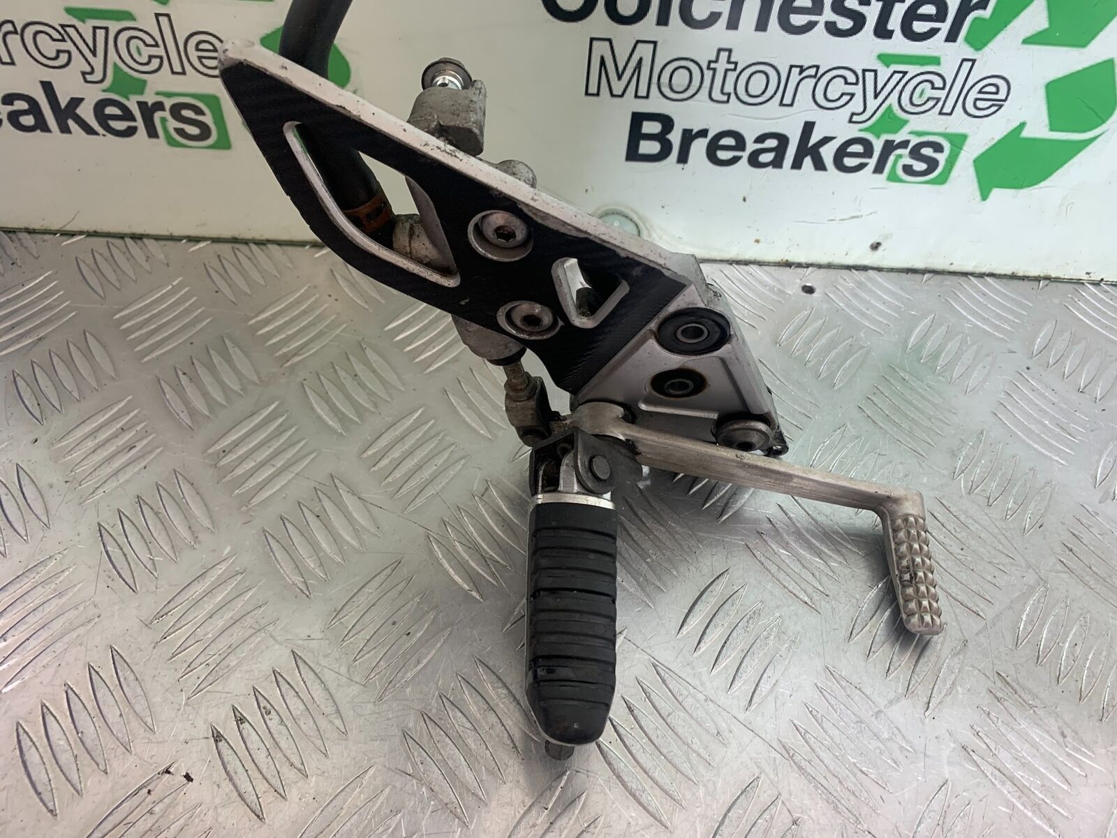 SUZUKI GSF1250 GSF 1250 BANDIT FRONT RIGHT HANGER YEAR 2007-2011 (CMB1125)