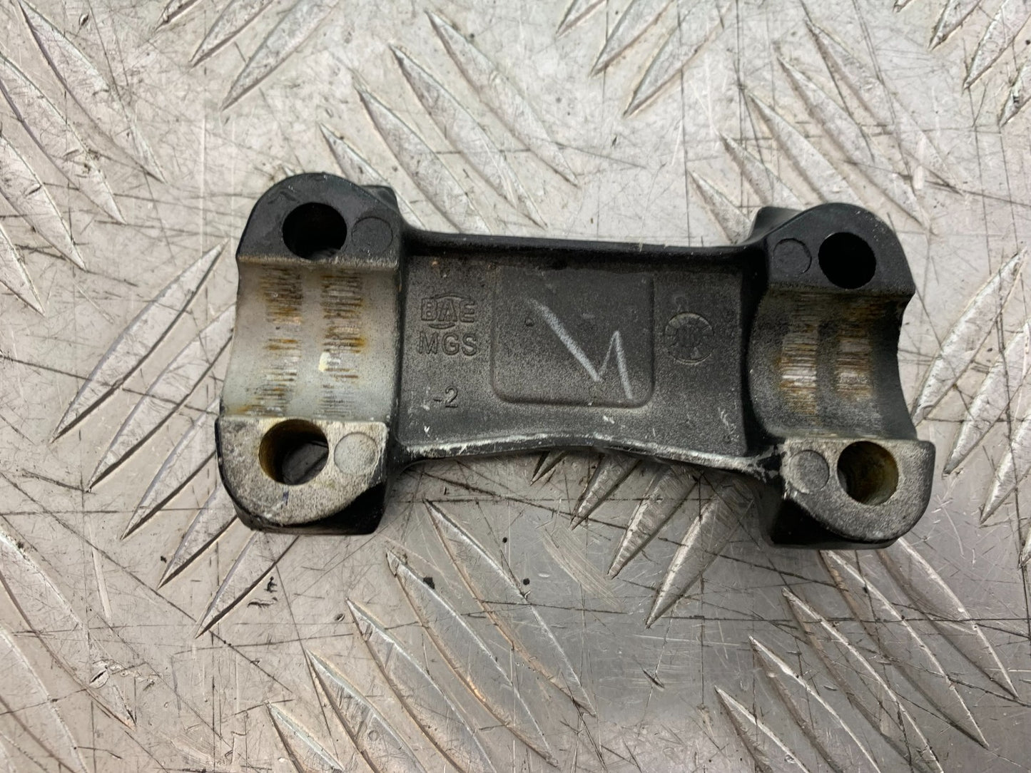 HONDA CB650F CB 650 FA-E HANDLEBAR CLAMP   YEAR 2014-2017 (CMB1226)