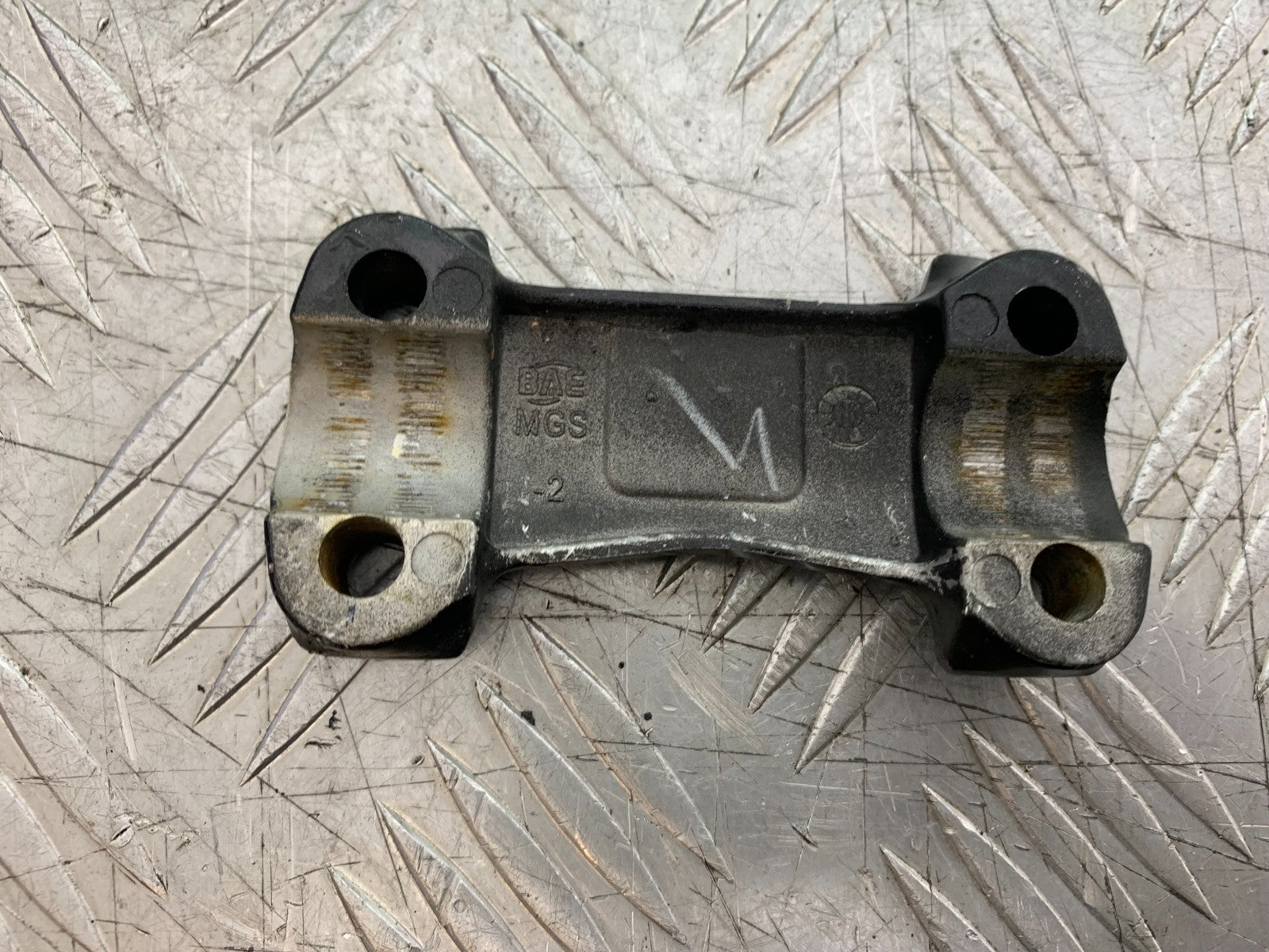 HONDA CB650F CB 650 FA-E HANDLEBAR CLAMP   YEAR 2014-2017 (CMB1226)