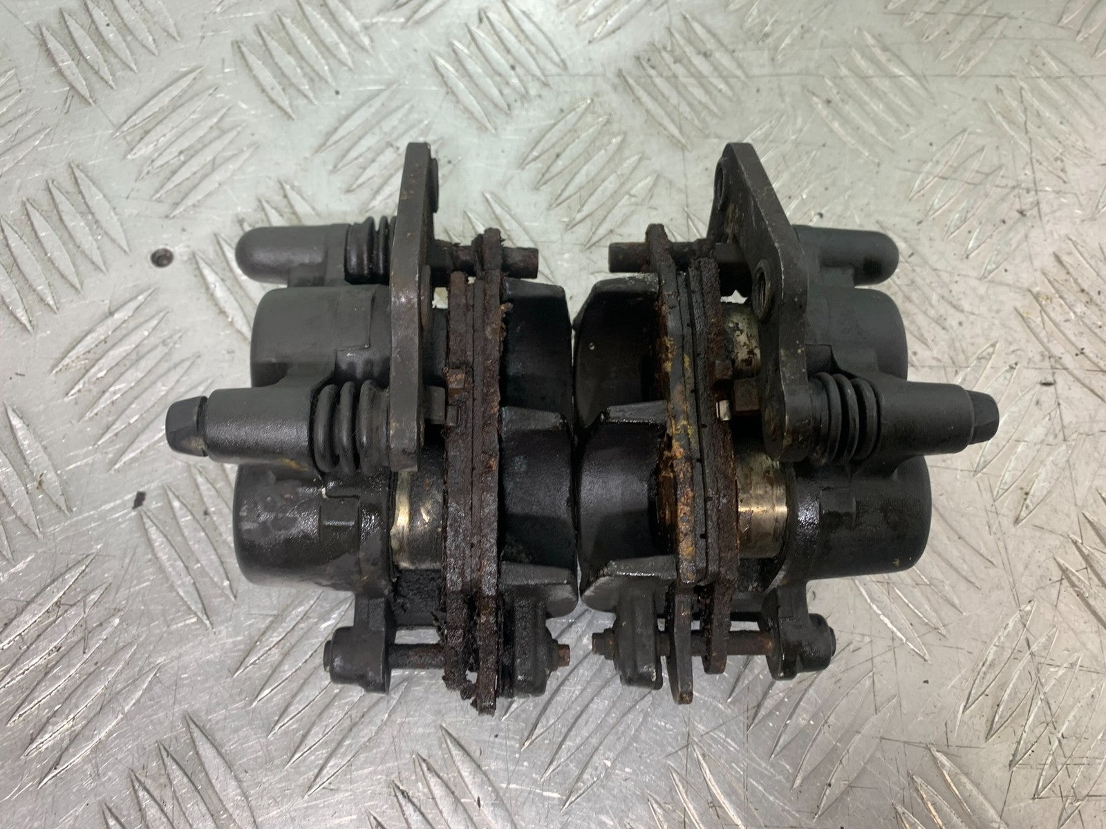 SUZUKI GSF600 GSF 600 BANDIT FRONT BRAKE CALIPERS   2000-2004 (CMB1269)