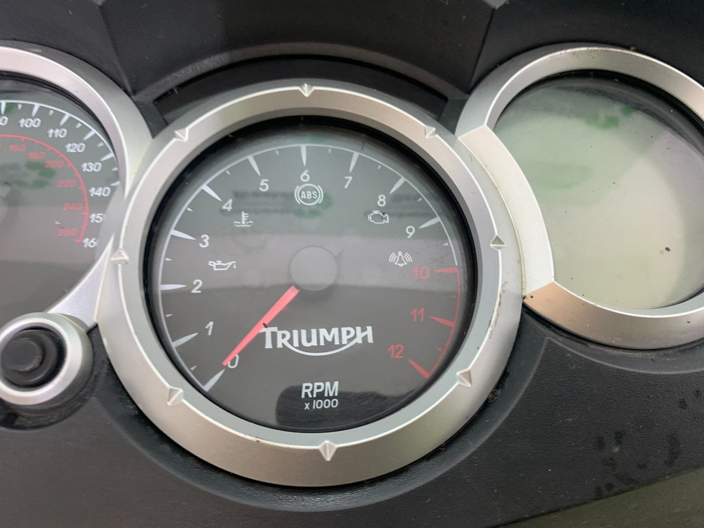 TRIUMPH 1050 SPRINT GT CLOCKS SPEEDO DASH YEAR 2010-2016 (CMB1250)
