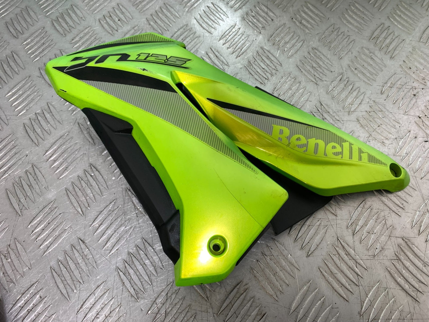BENELLI BN125 BN 125 LEFT SIDE FAIRING PANEL   YEAR 2018-2021 (CMB1245)