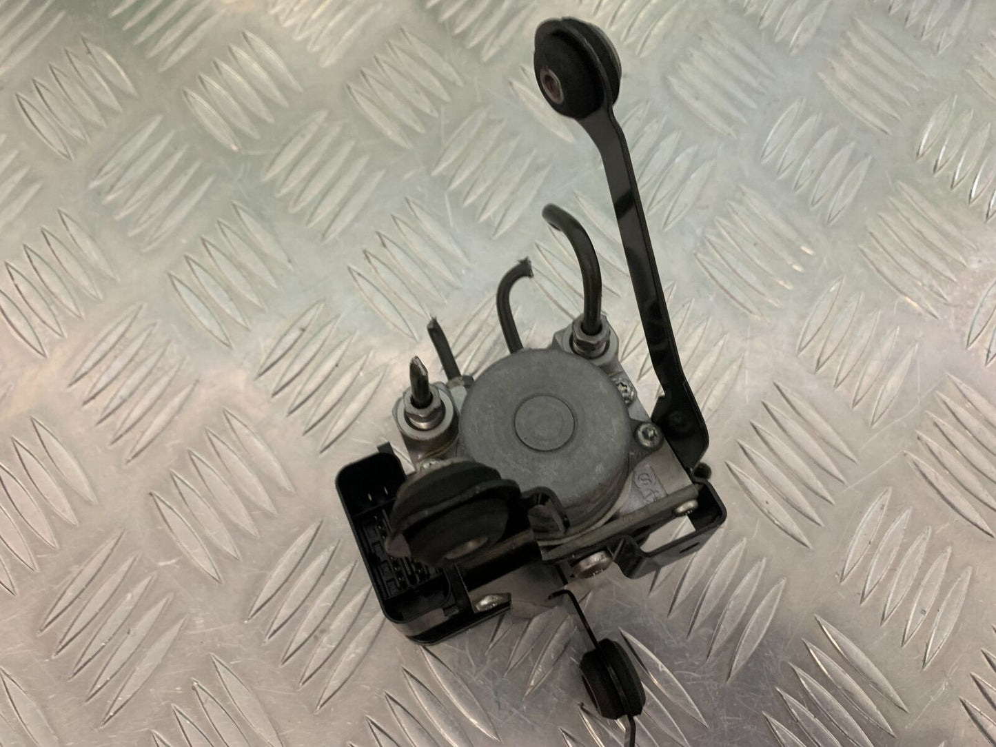 TRIUMPH TIGER 800 XCX ABS PUMP  YEAR 2015-2017  (STOCK 966)