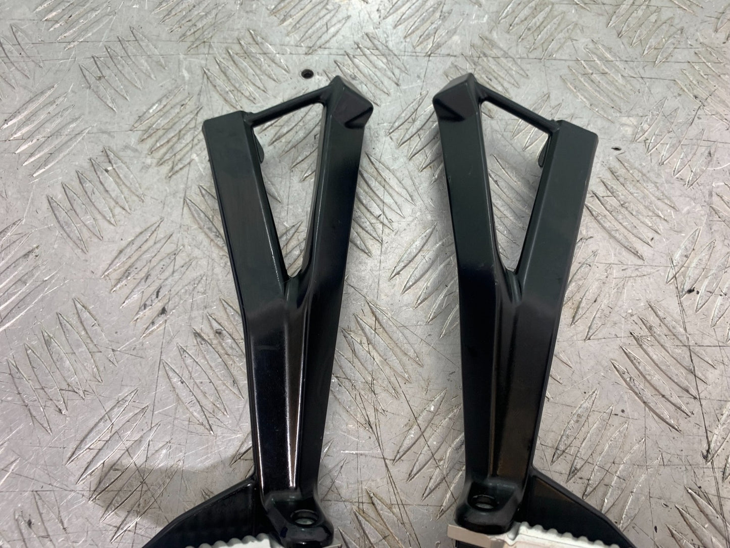 DUCATI 1198 S REAR HANGERS AND PEGS  YEAR 2009-2011 (CMB1219)
